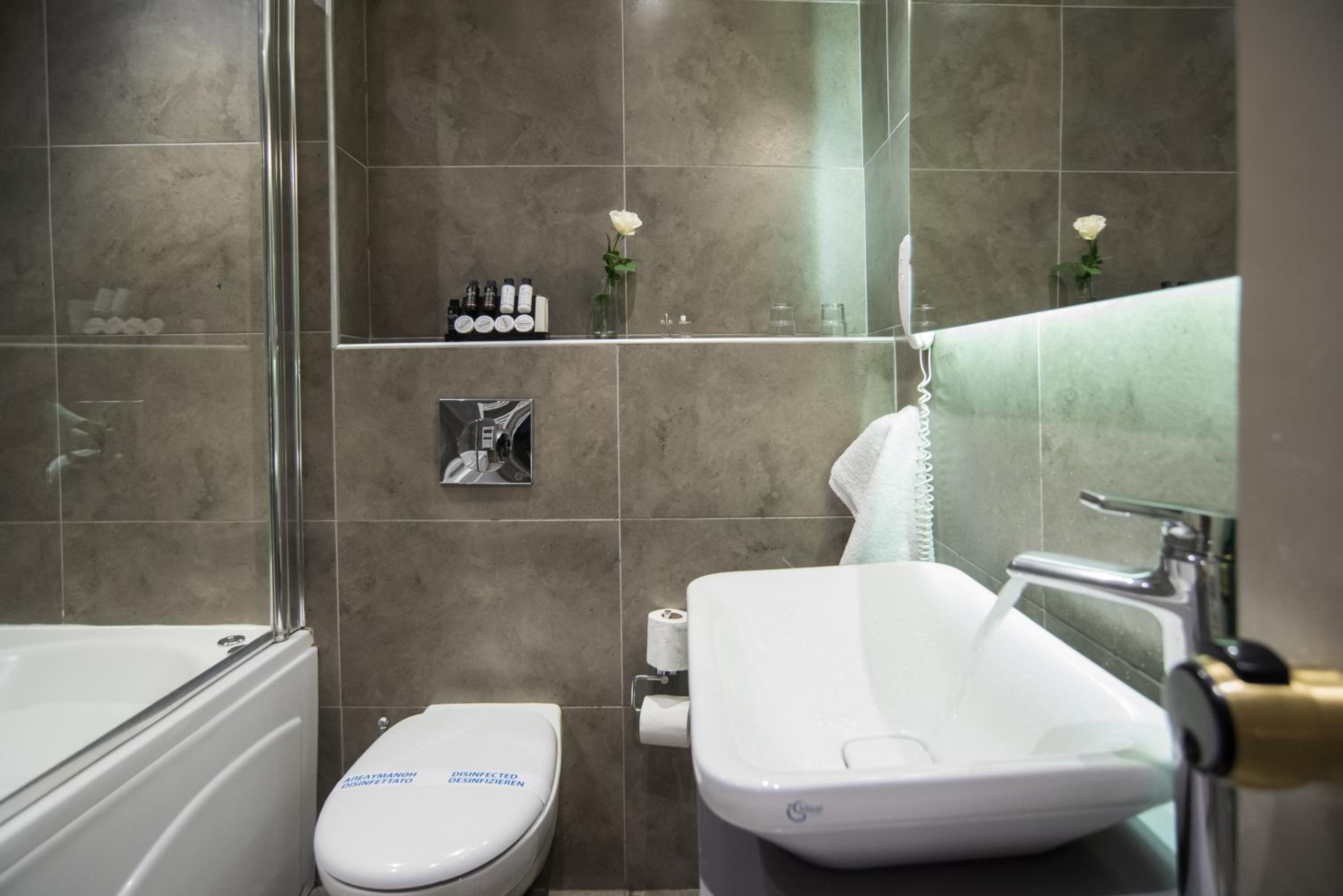 Premium Roof Top Suite with Spa Bath - Photo 3