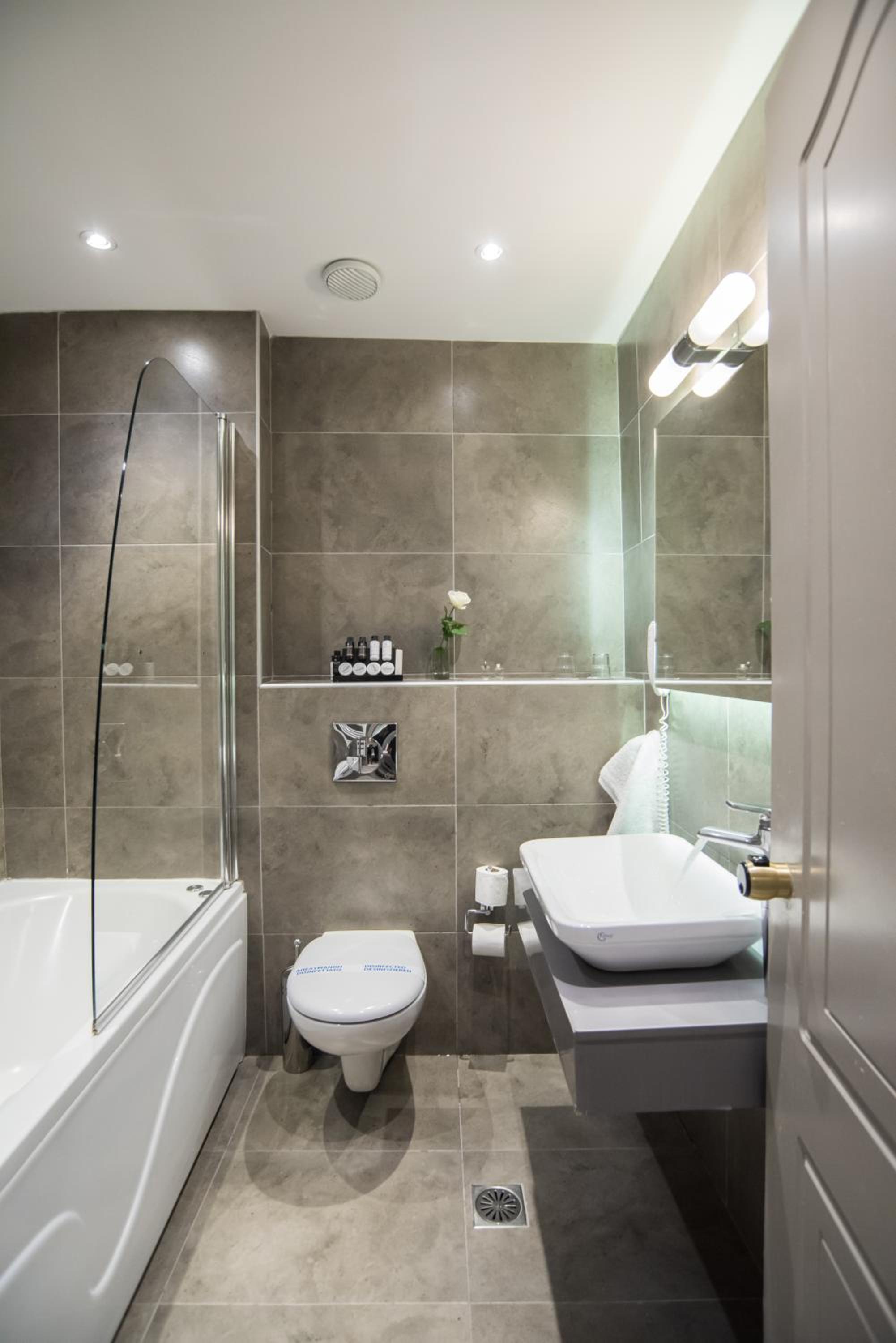 Premium Roof Top Suite with Spa Bath - Photo 2