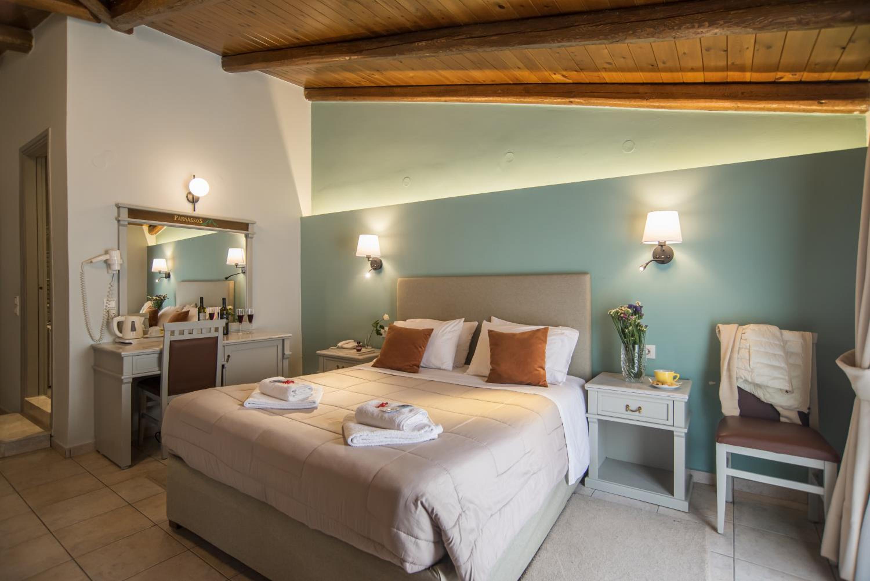 Premium Roof Top Suite with Spa Bath - Photo 8