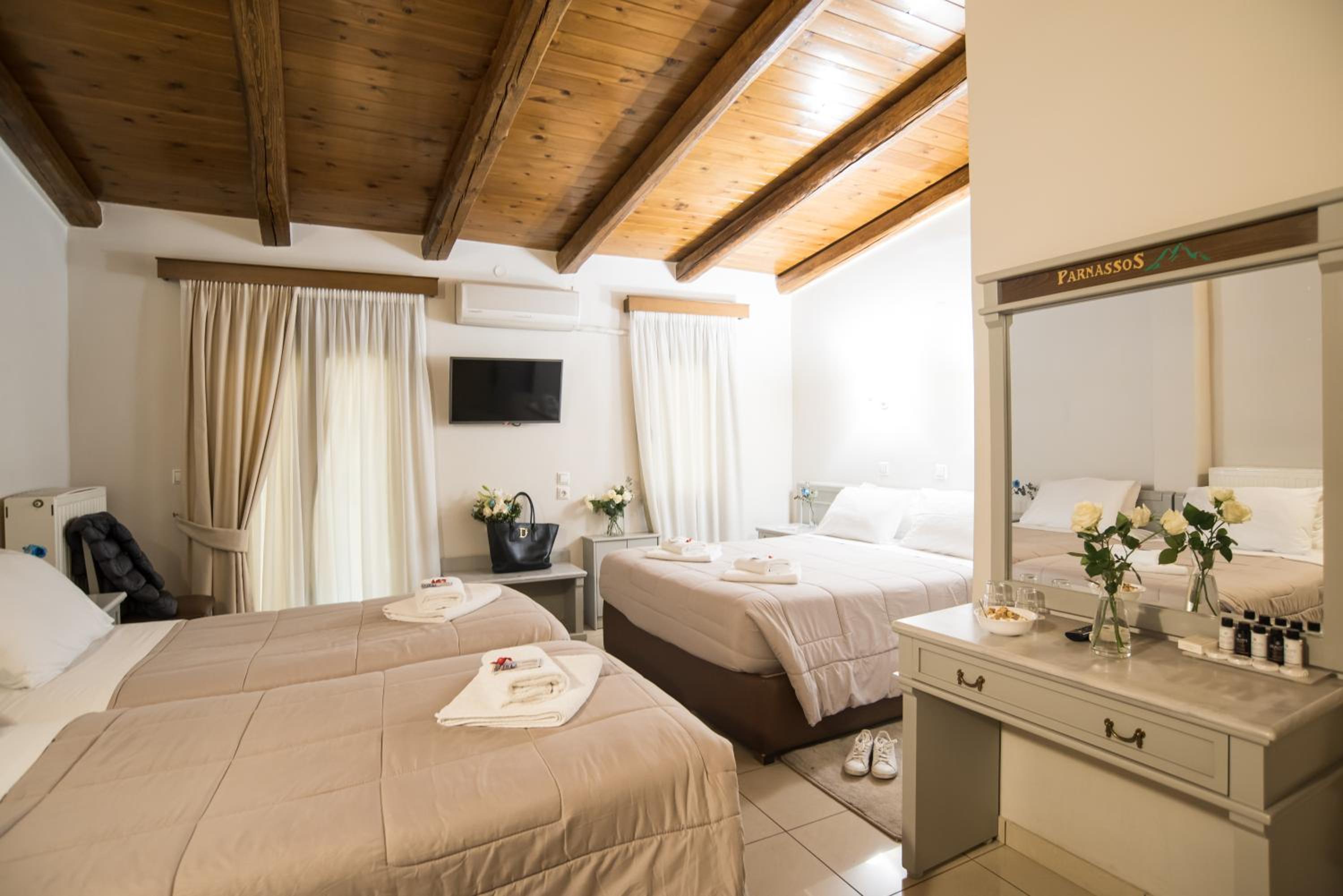 Quadruple Room - Photo 5