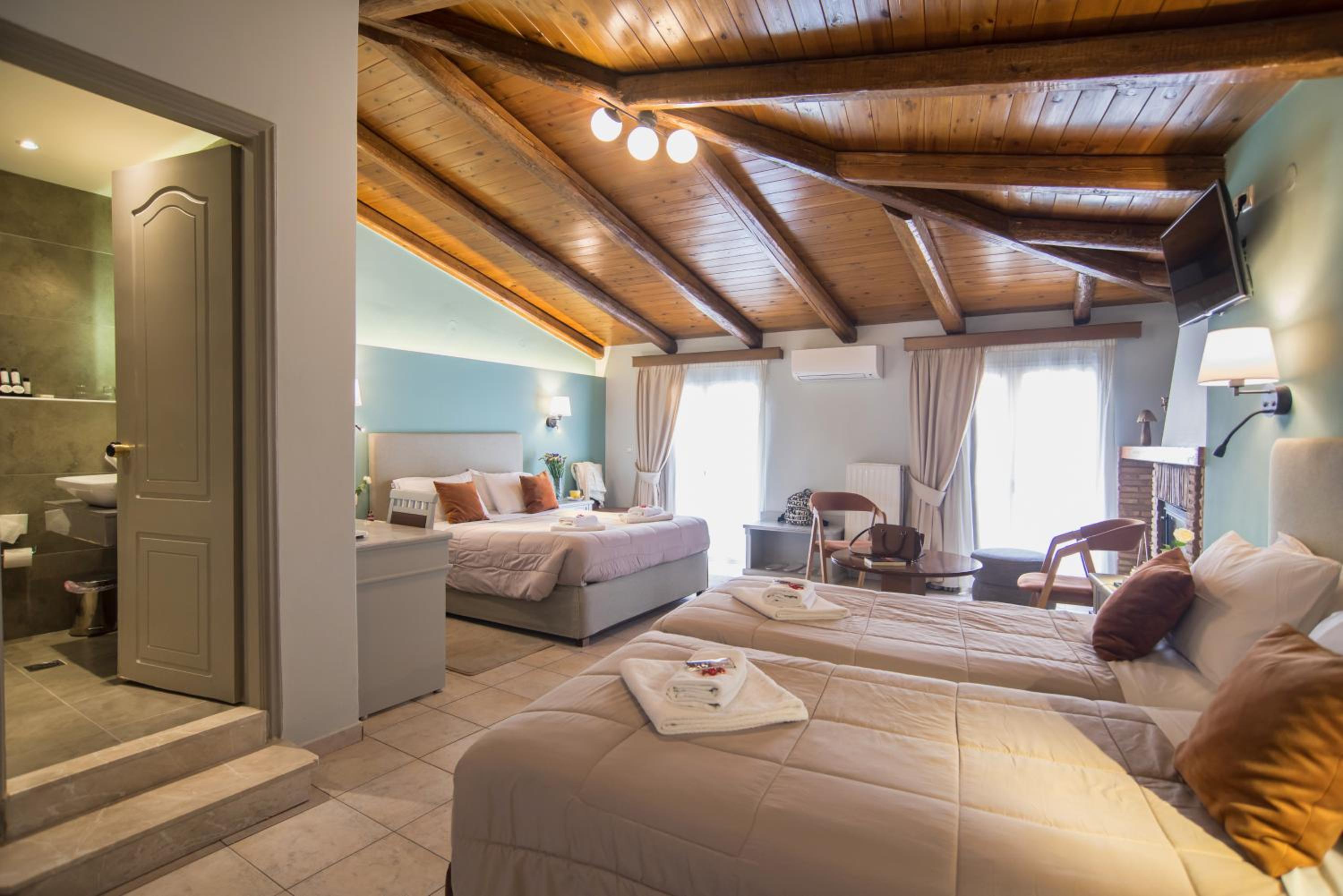 Premium Roof Top Suite with Spa Bath - Photo 7