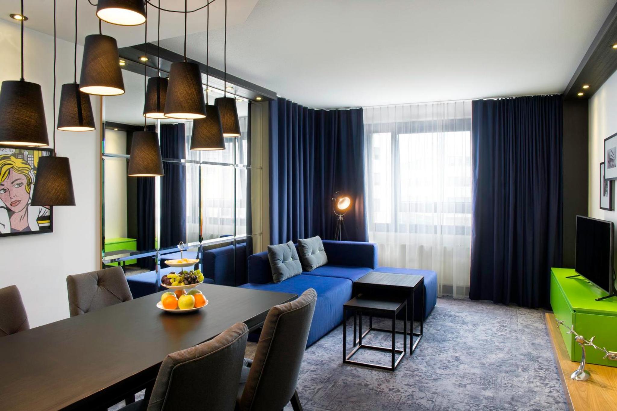 One-Bedroom King Suite - Photo 4
