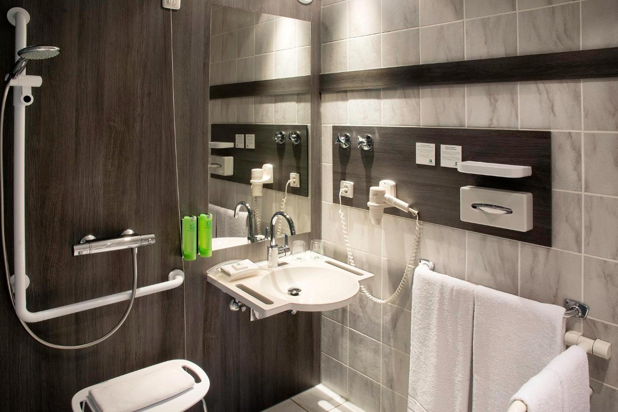 Double Room with Accessible Roll-In Shower