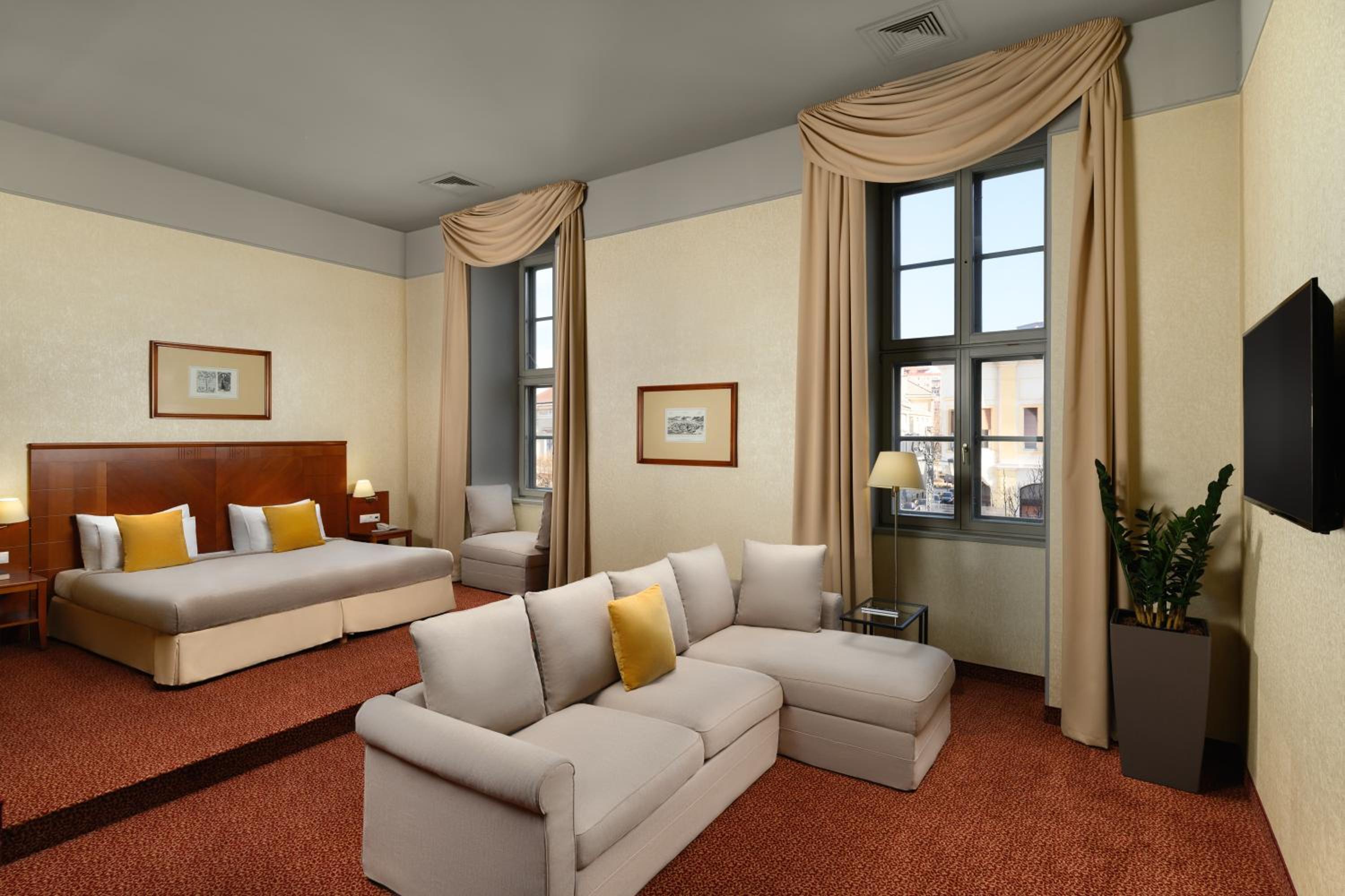 Junior Suite with Two Single Beds and Sofa Bed photo 2
