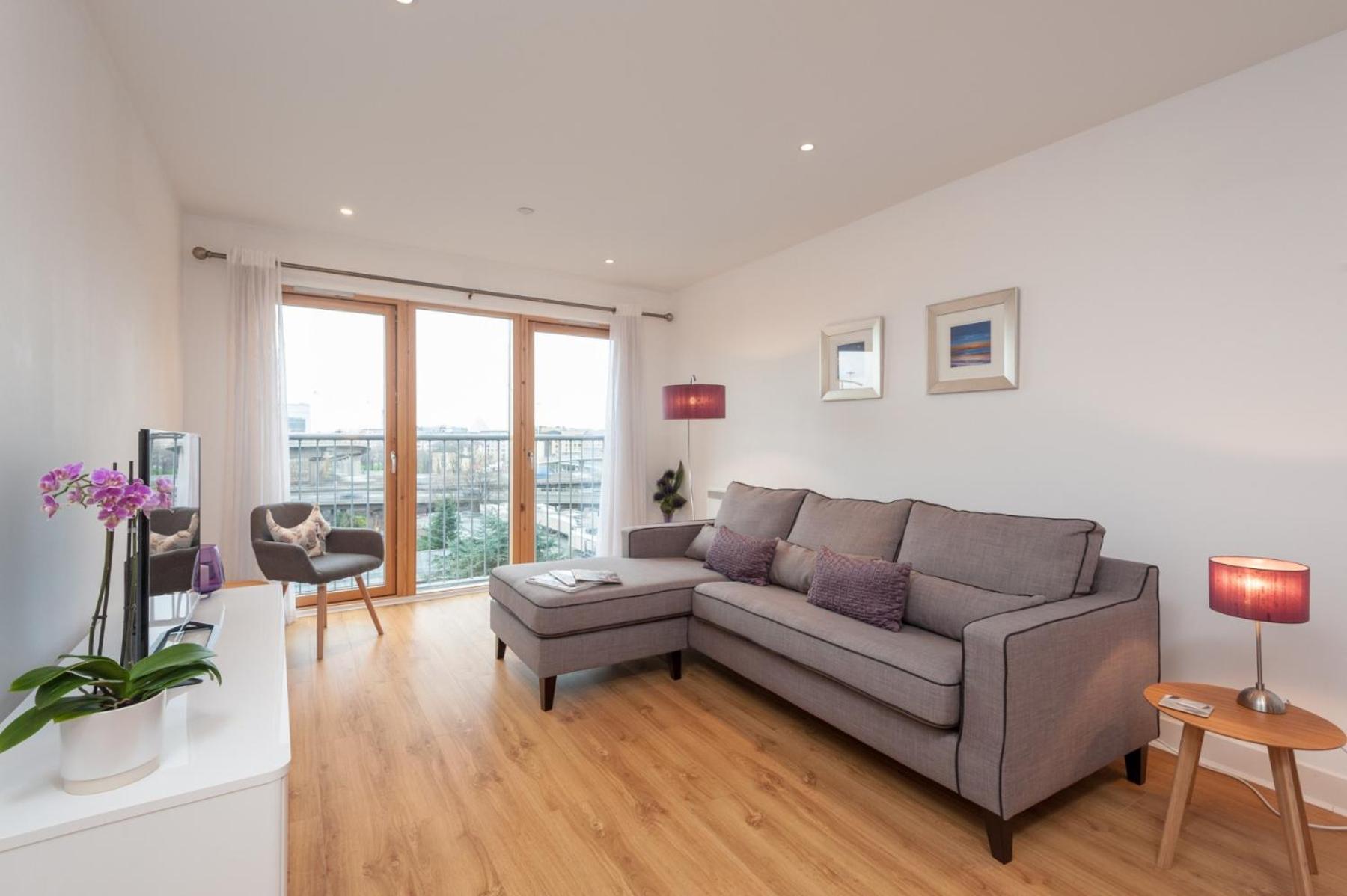 One Bedroom Apartment - 490 Argyle Steet G2 8AJ