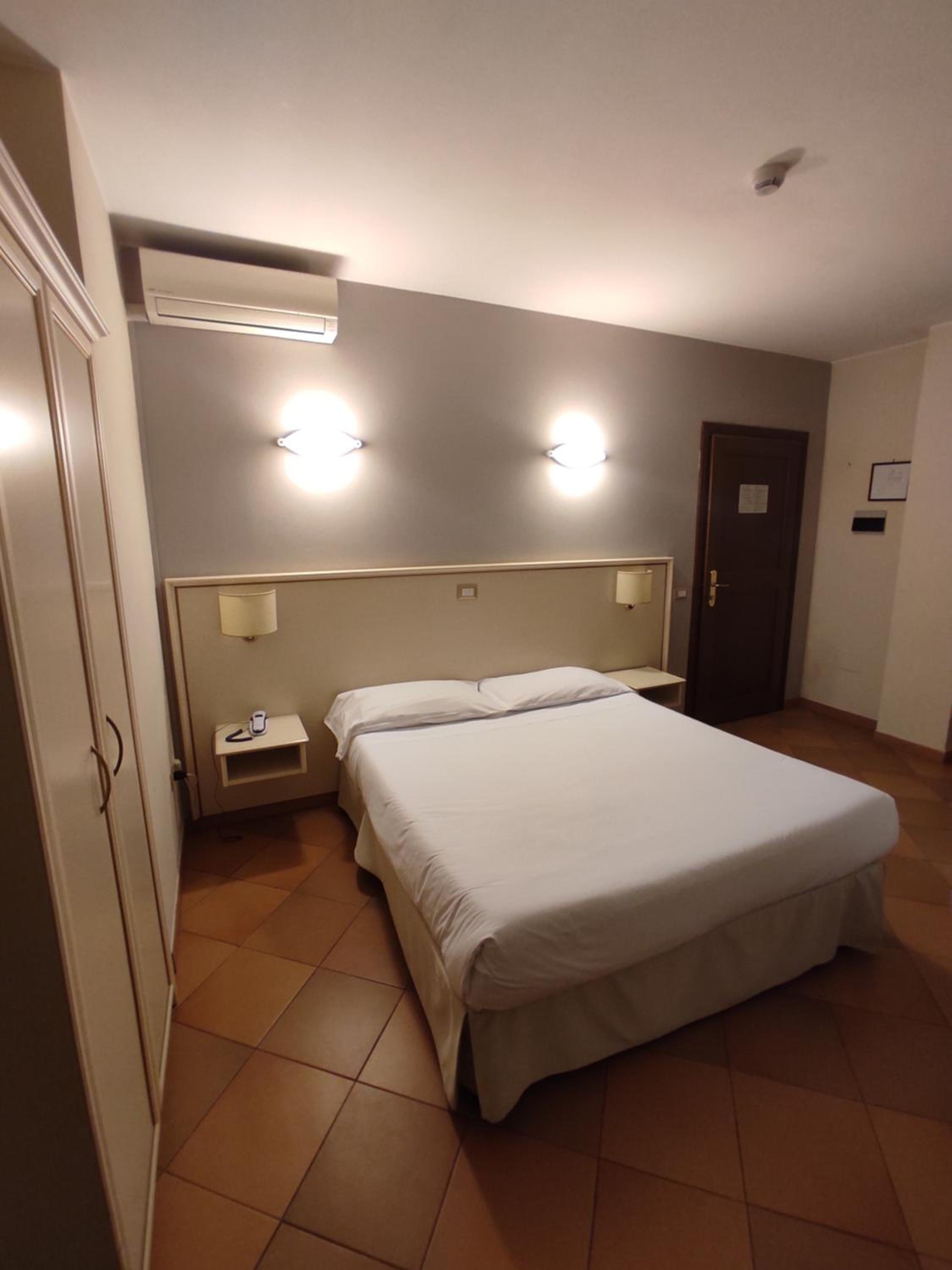 Triple Room - Photo 7