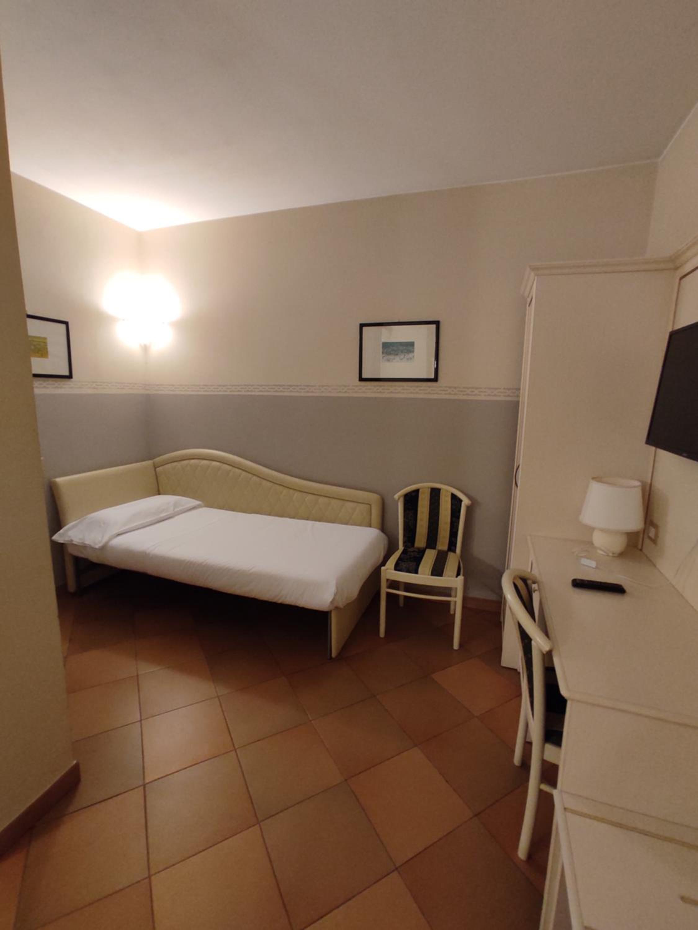 Triple Room - Photo 8