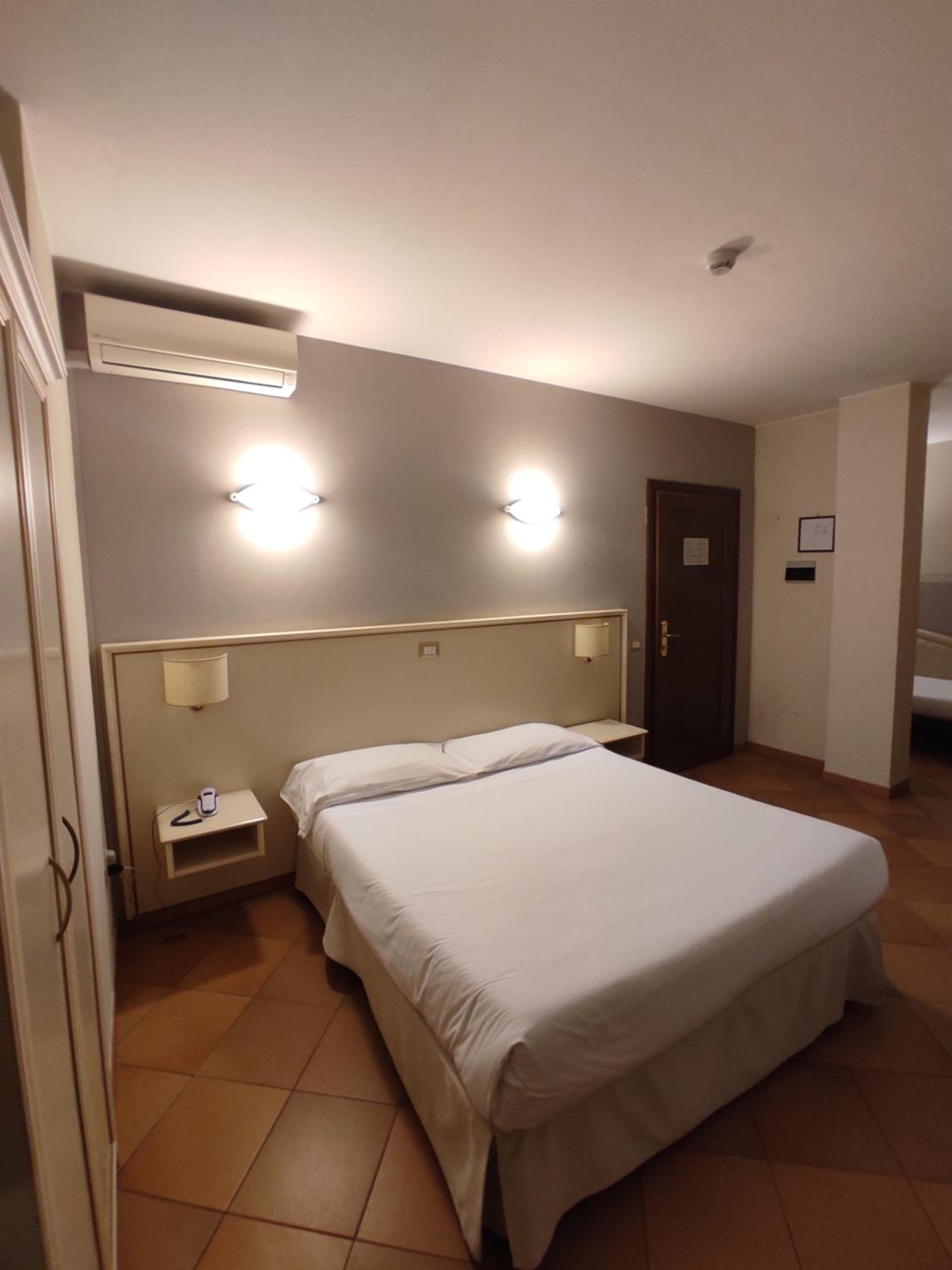 Triple Room - Photo 9
