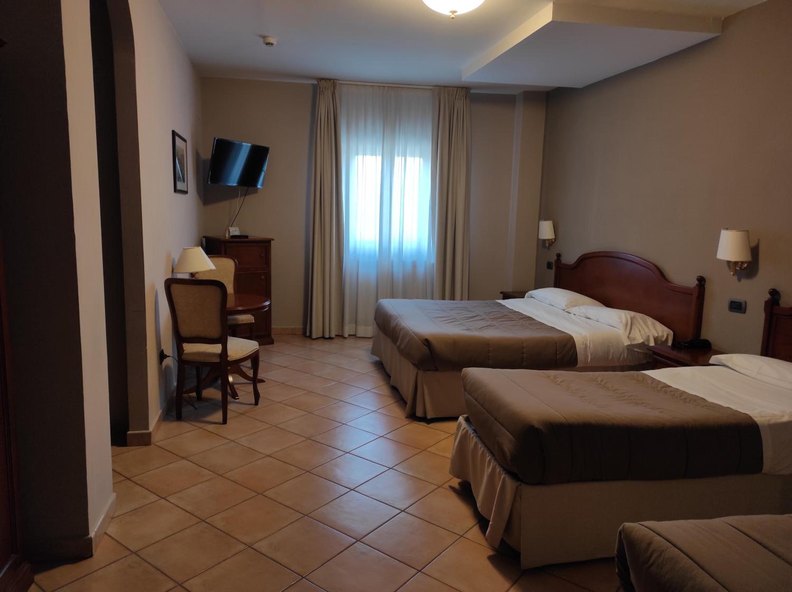 Family Room (2 Adults + 2 Children)