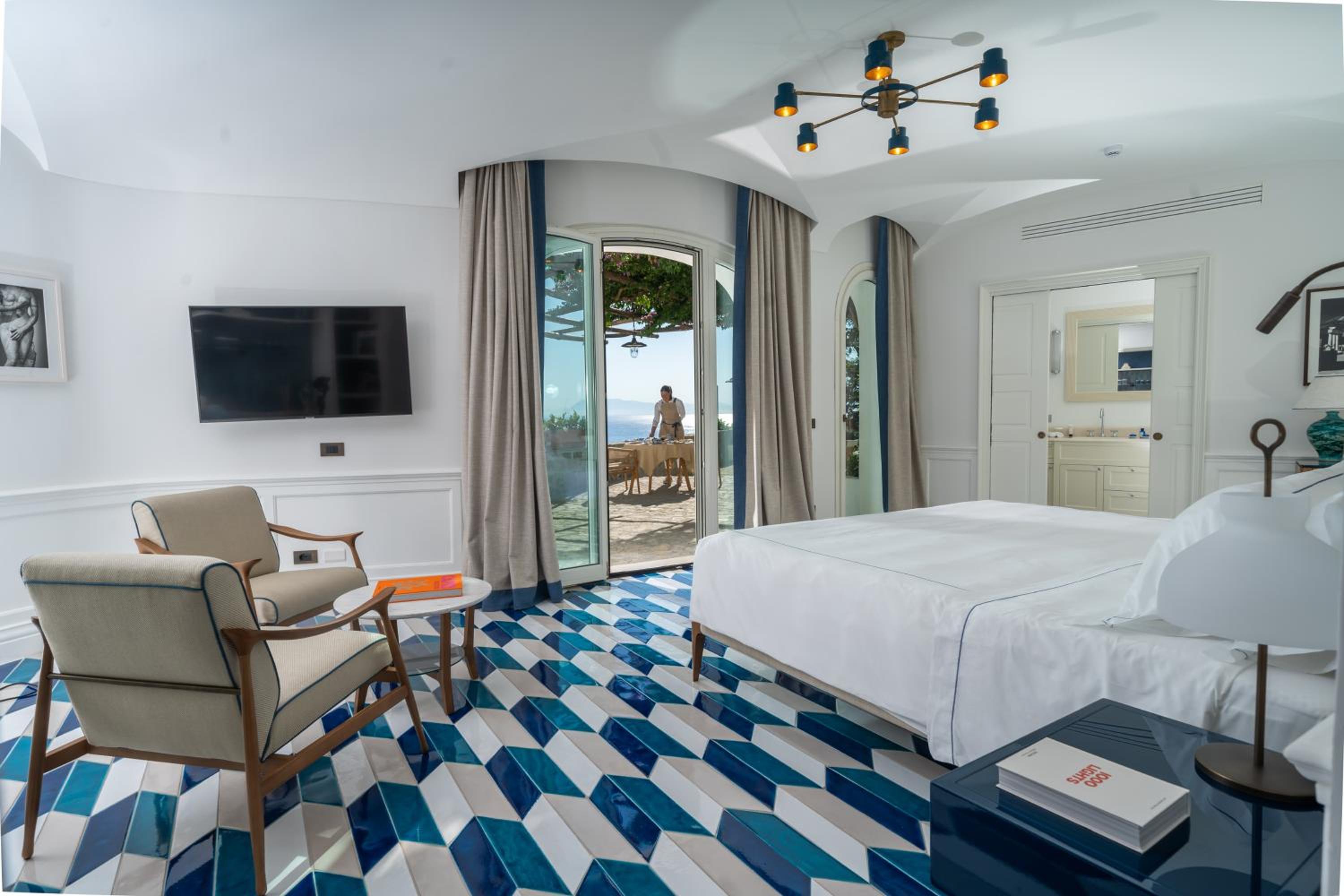Suite with Private Pool - Photo 12