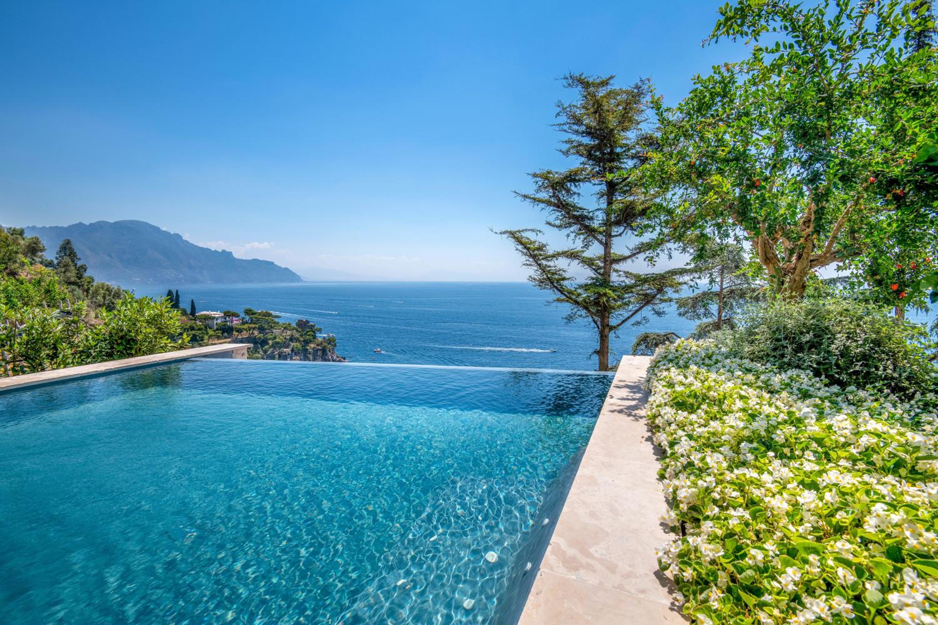 Suite with Private Pool - Photo 20