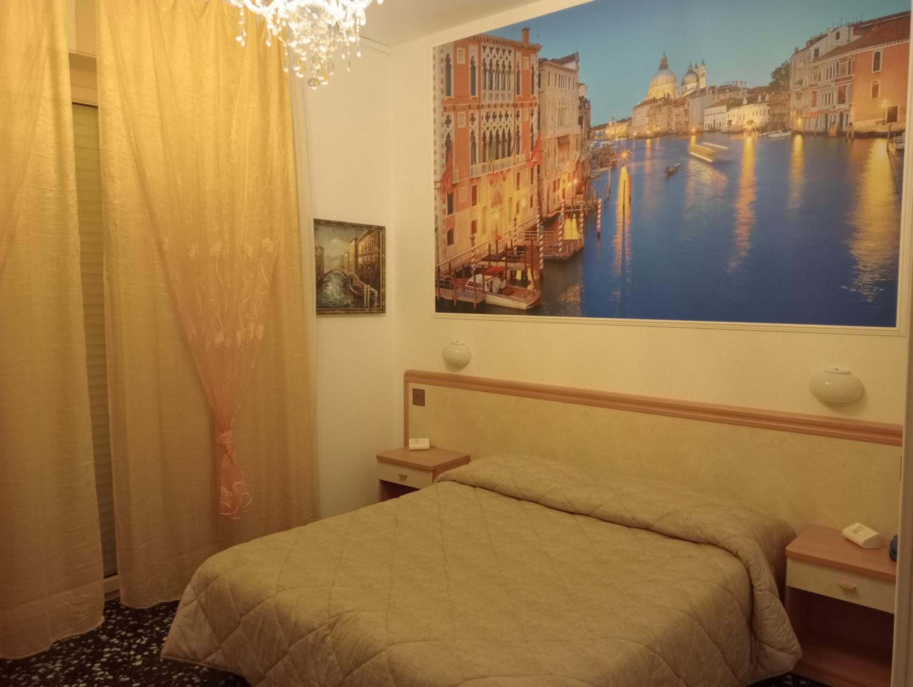 Deluxe Double or Twin Room with Balcony photo 3