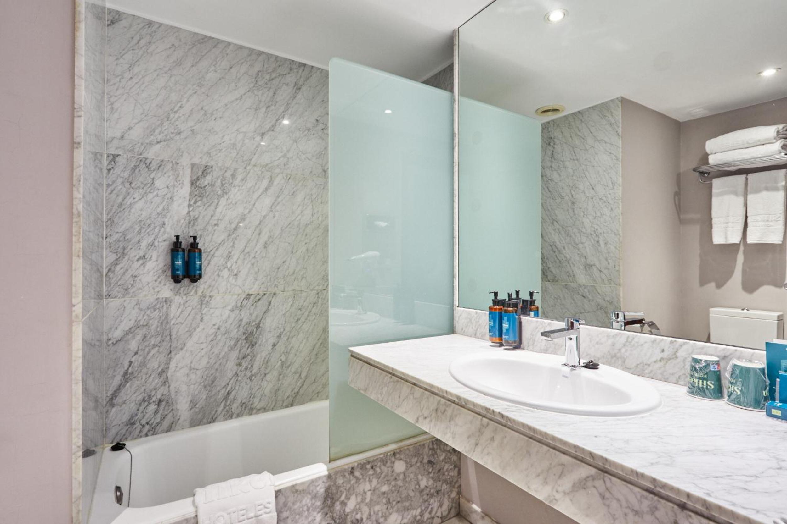 Standard Double or Twin Room - Photo 5