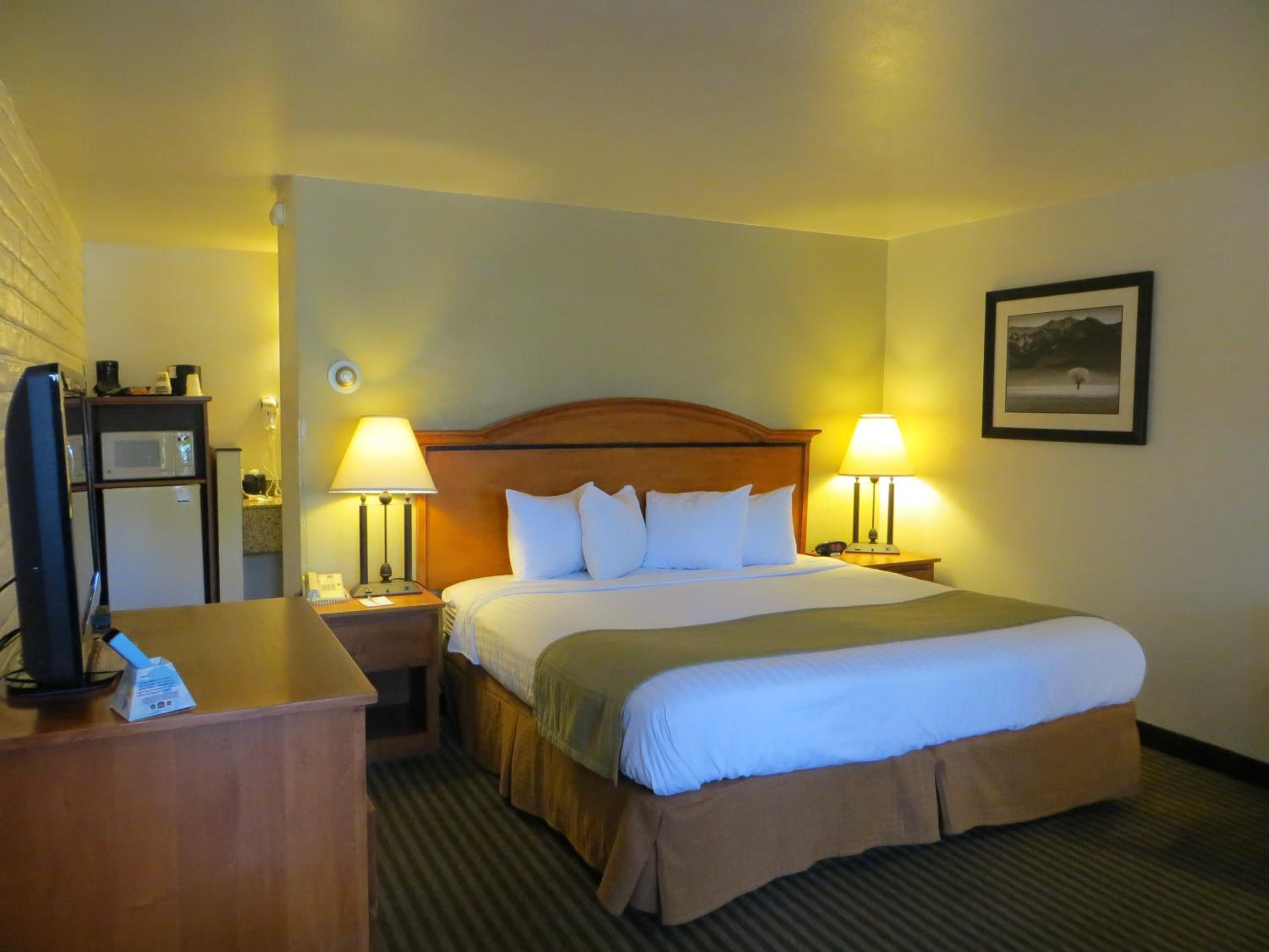 King Room - Non-Smoking - Photo 1