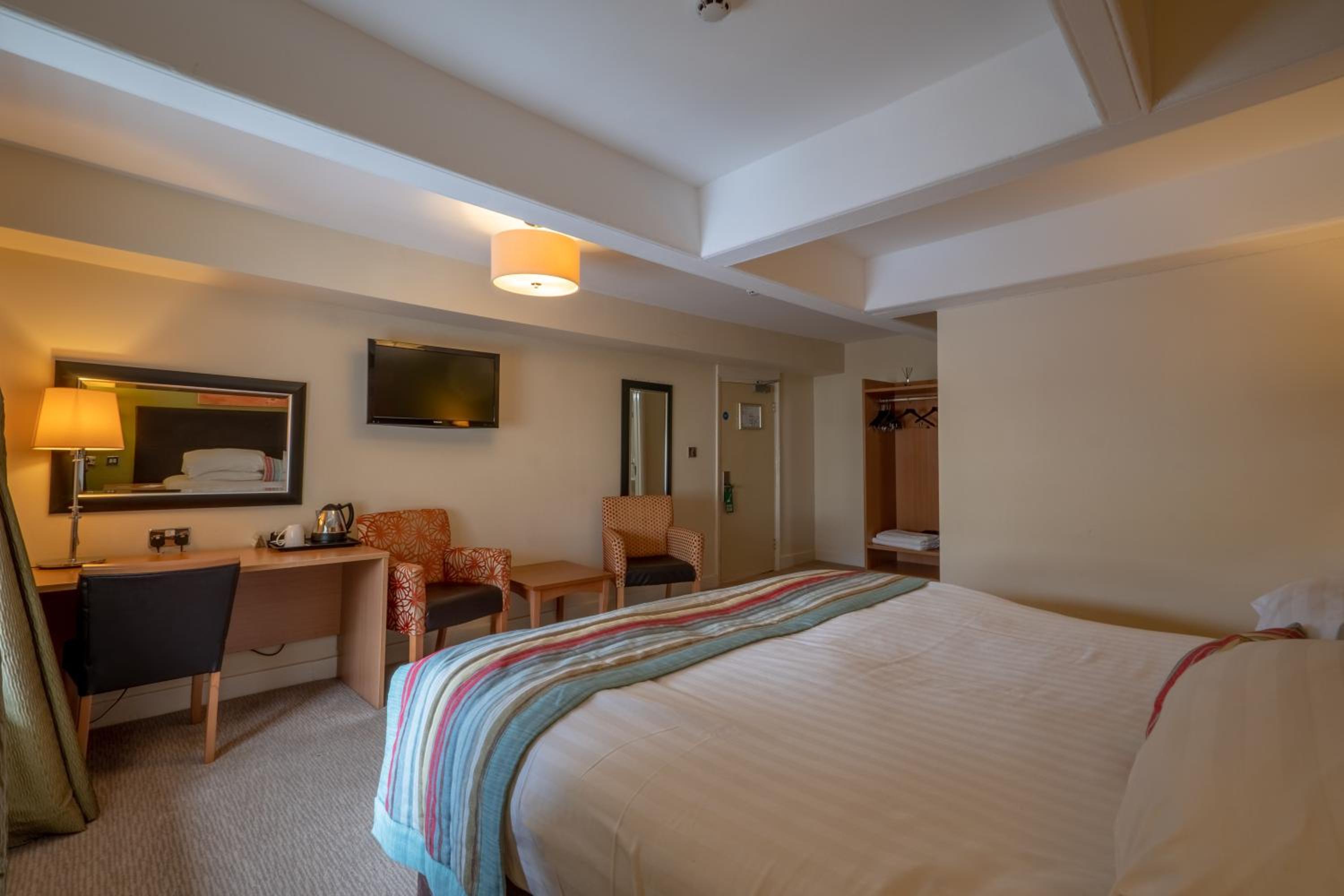 Standard King Room photo 1