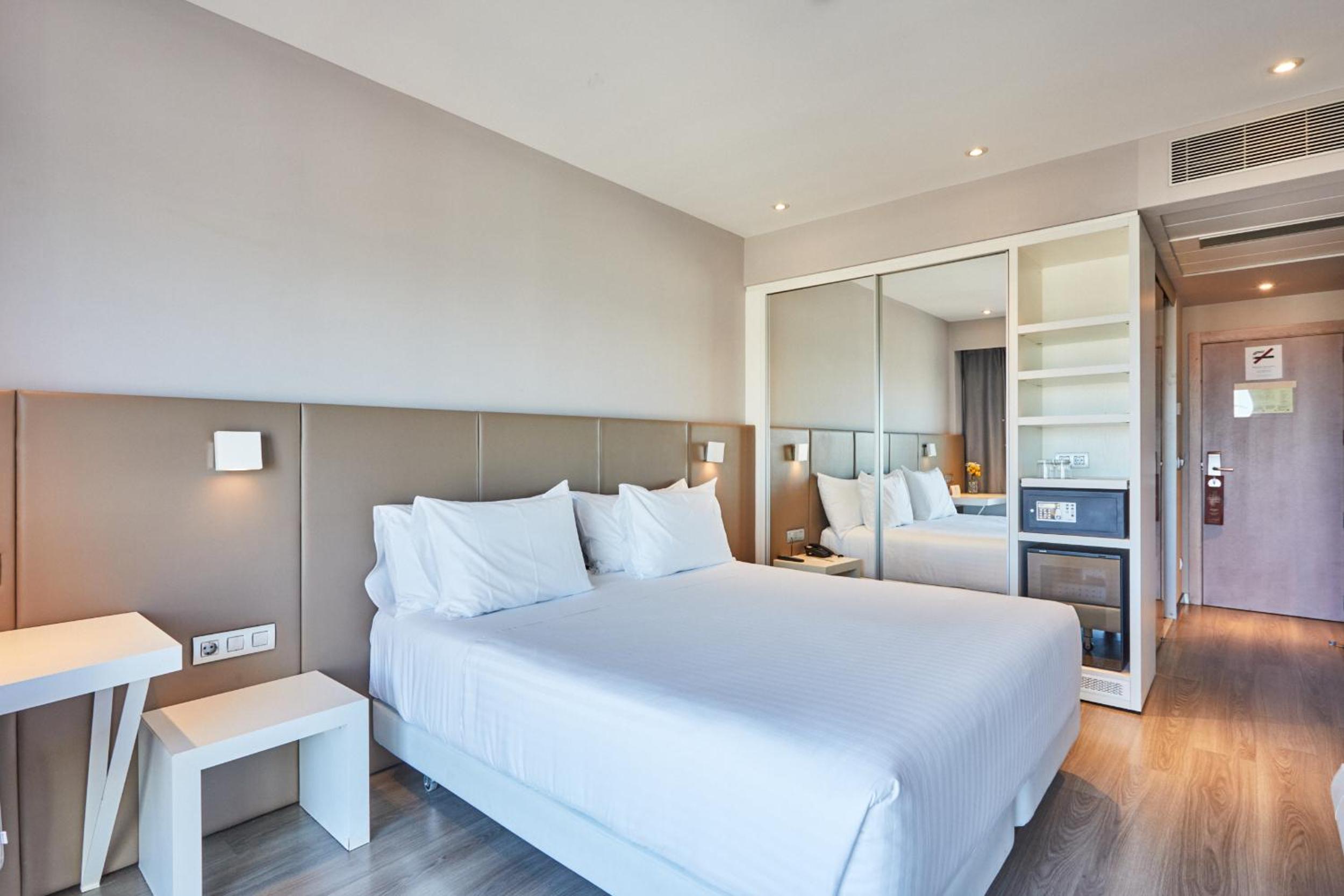 Deluxe Double or Twin Room - Photo 2