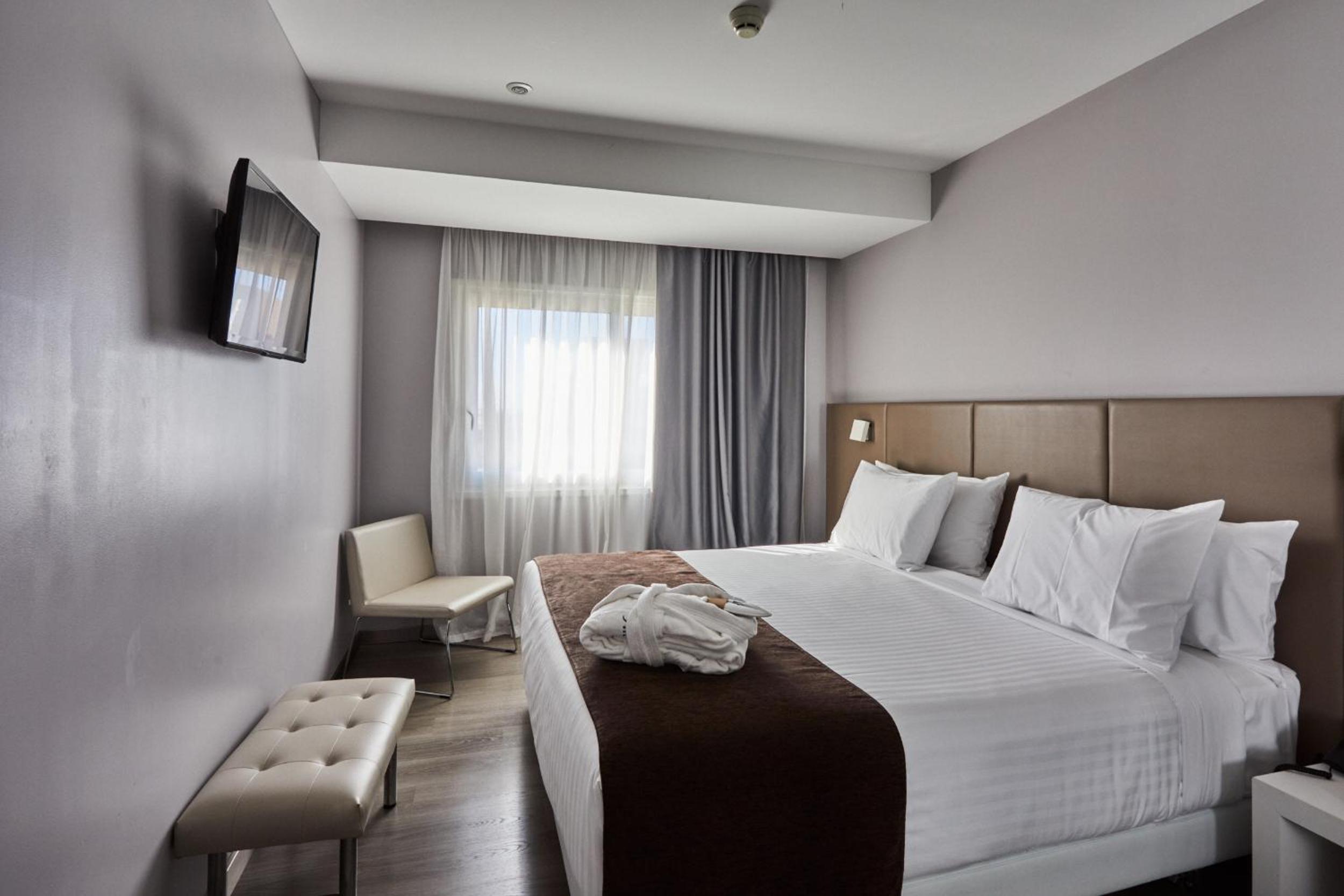 Deluxe Junior Suite - Photo 1