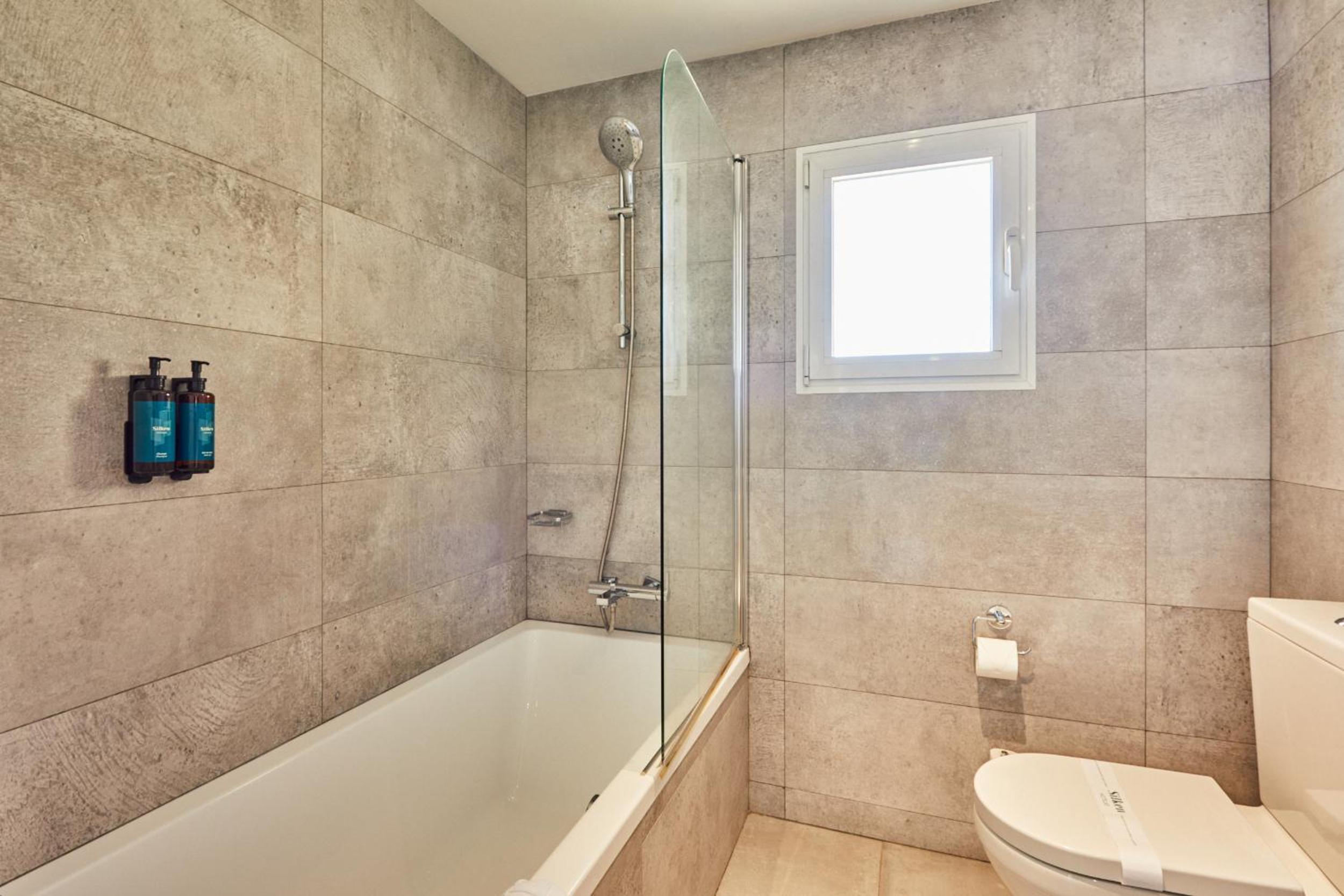 Deluxe Junior Suite - Photo 5
