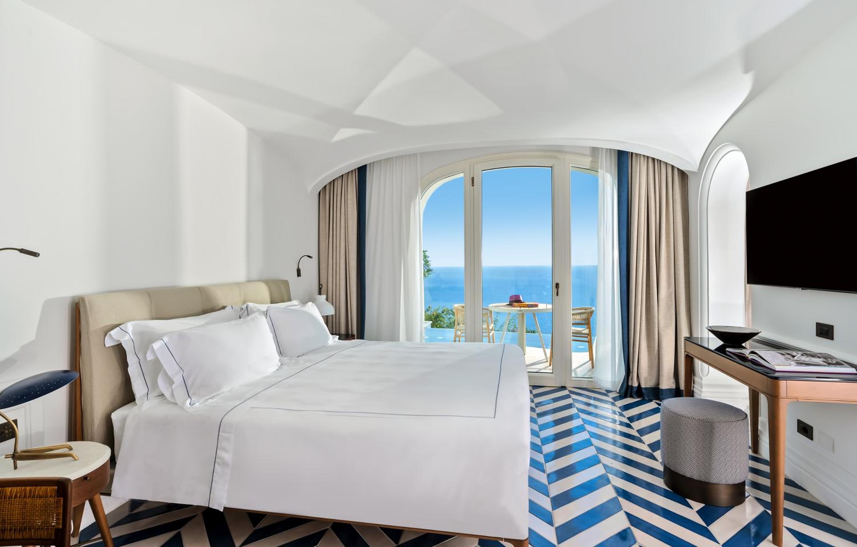 Suite with Private Pool - Photo 9