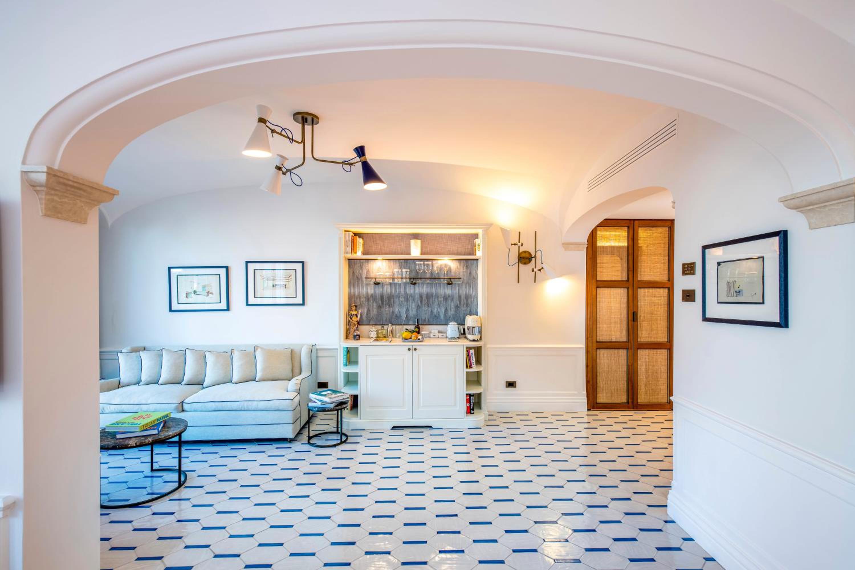Suite with Private Pool - Photo 15