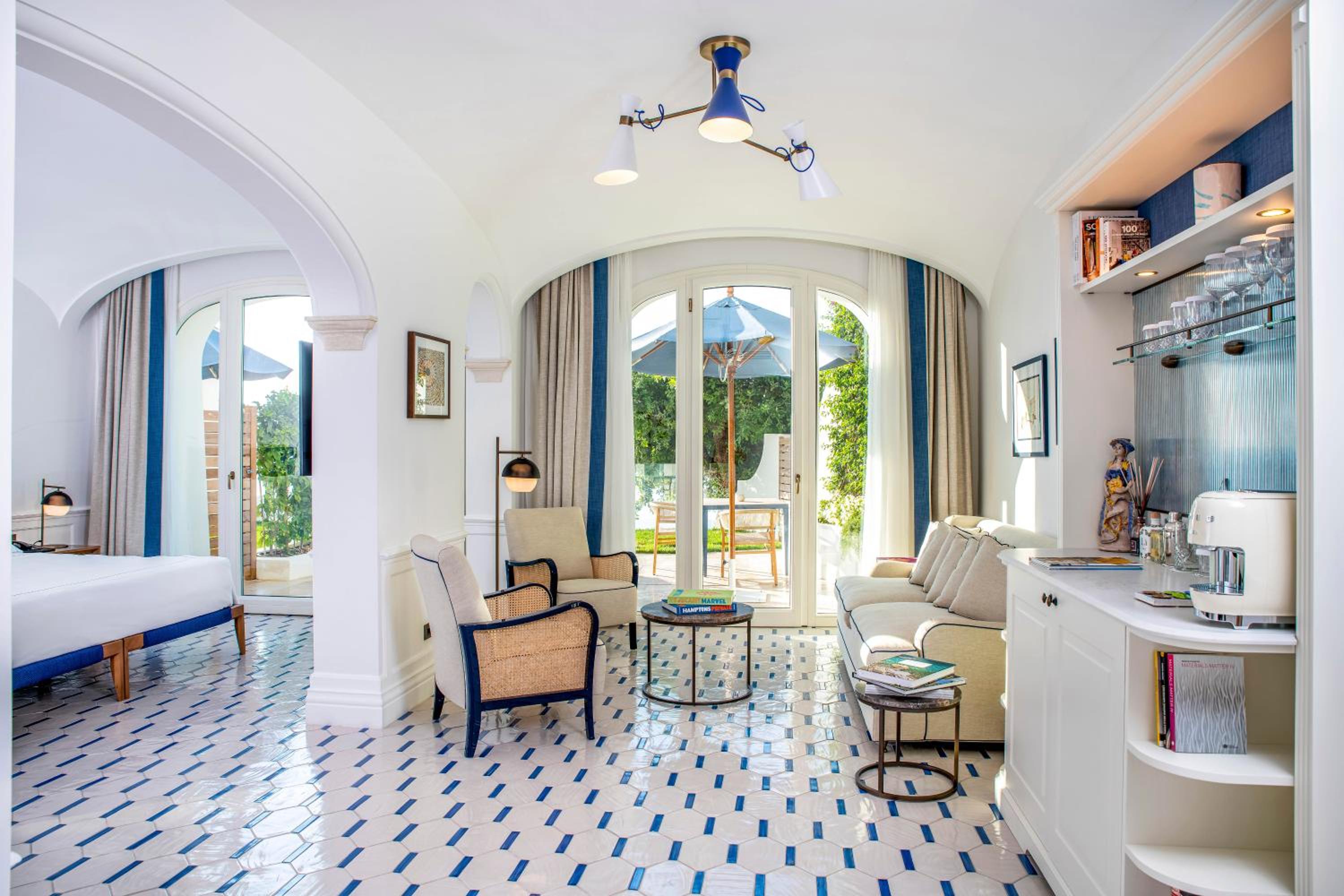 Suite with Private Pool - Photo 7