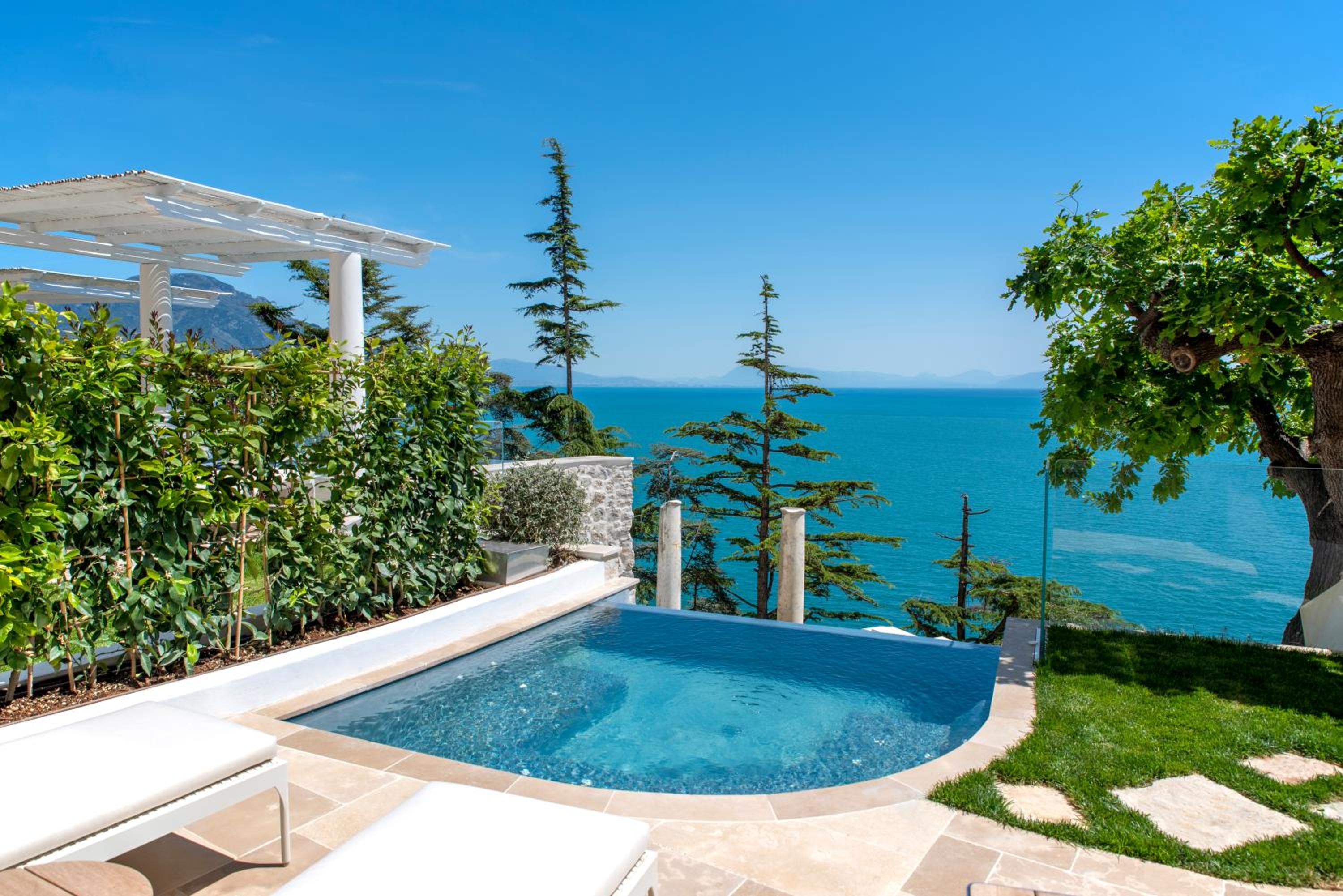 Suite with Private Pool - Photo 8