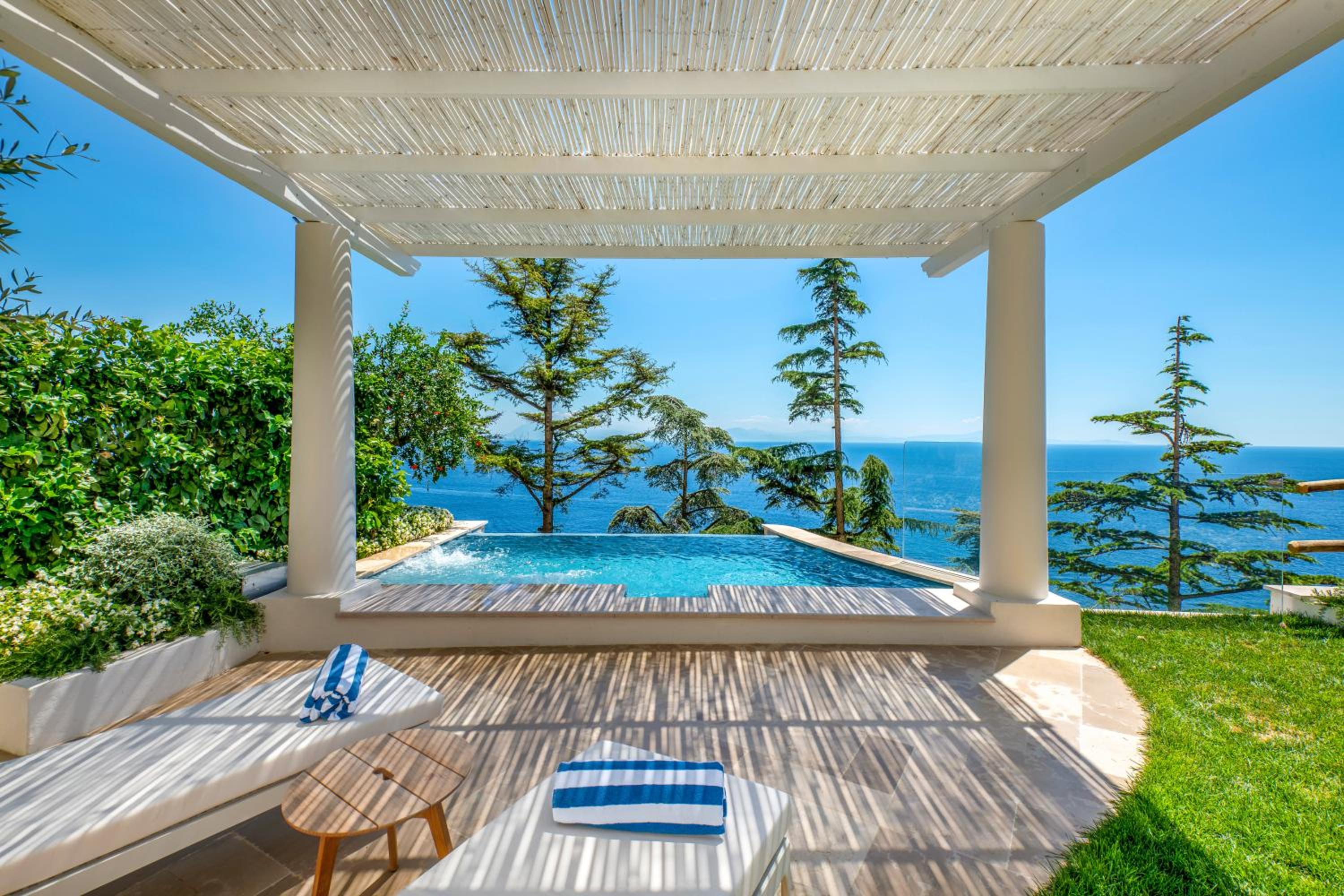 Suite with Private Pool - Photo 21