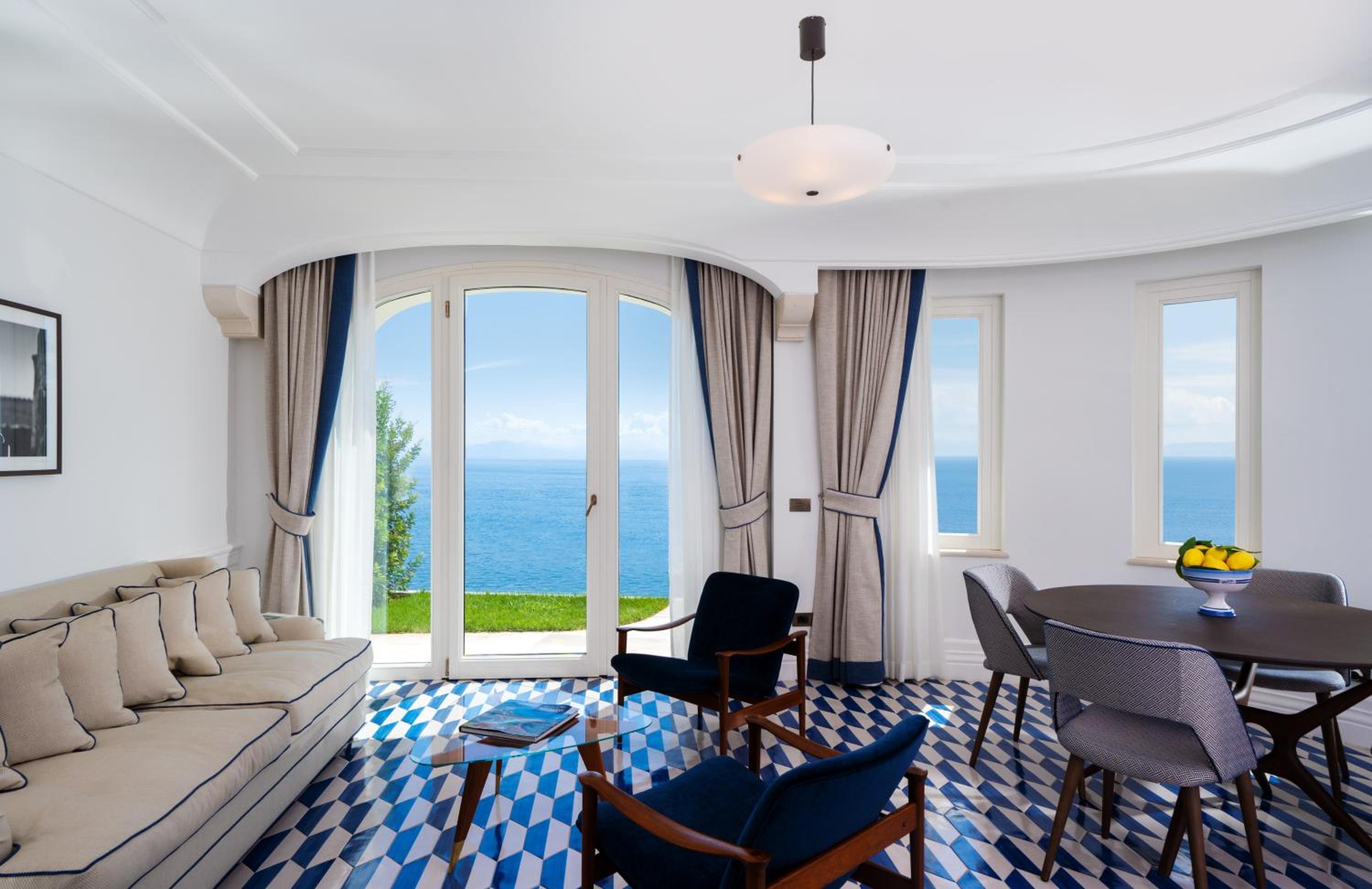 King Suite with Sea View photo 3
