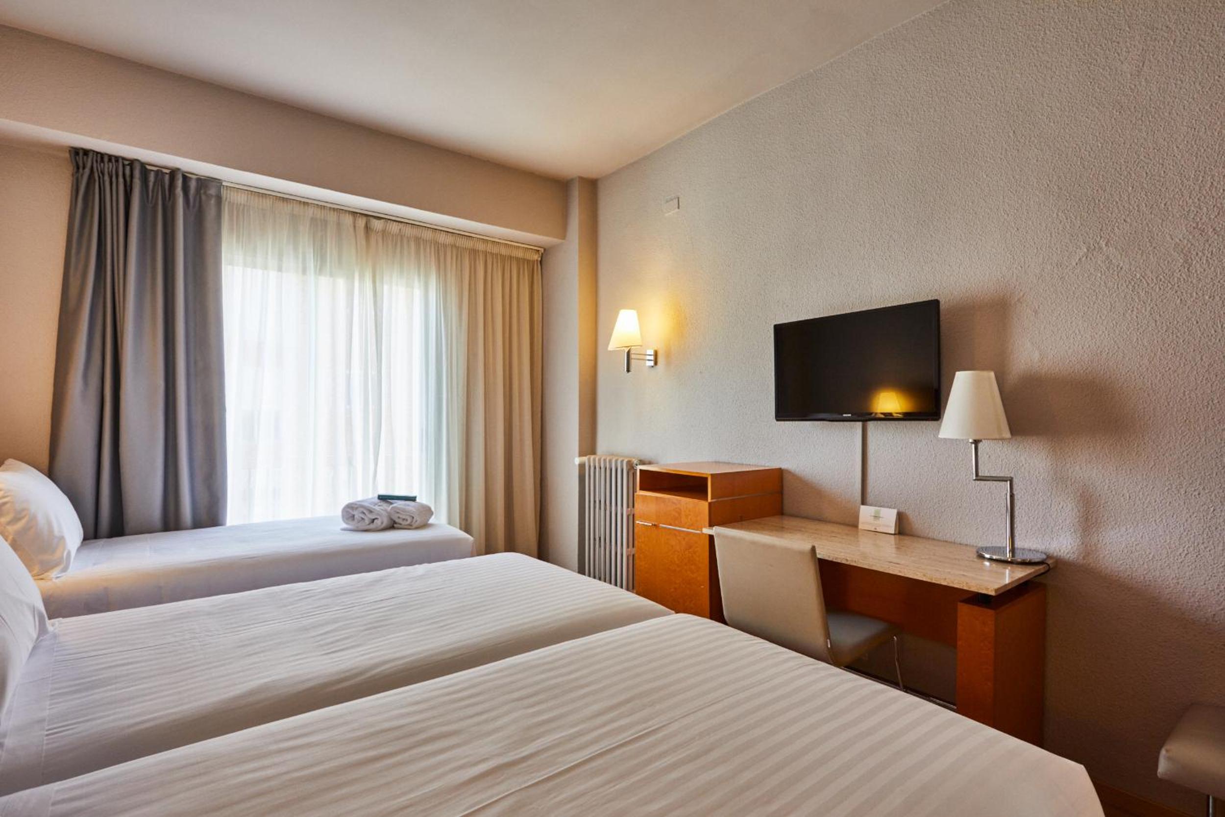 Standard Triple Room - Photo 2