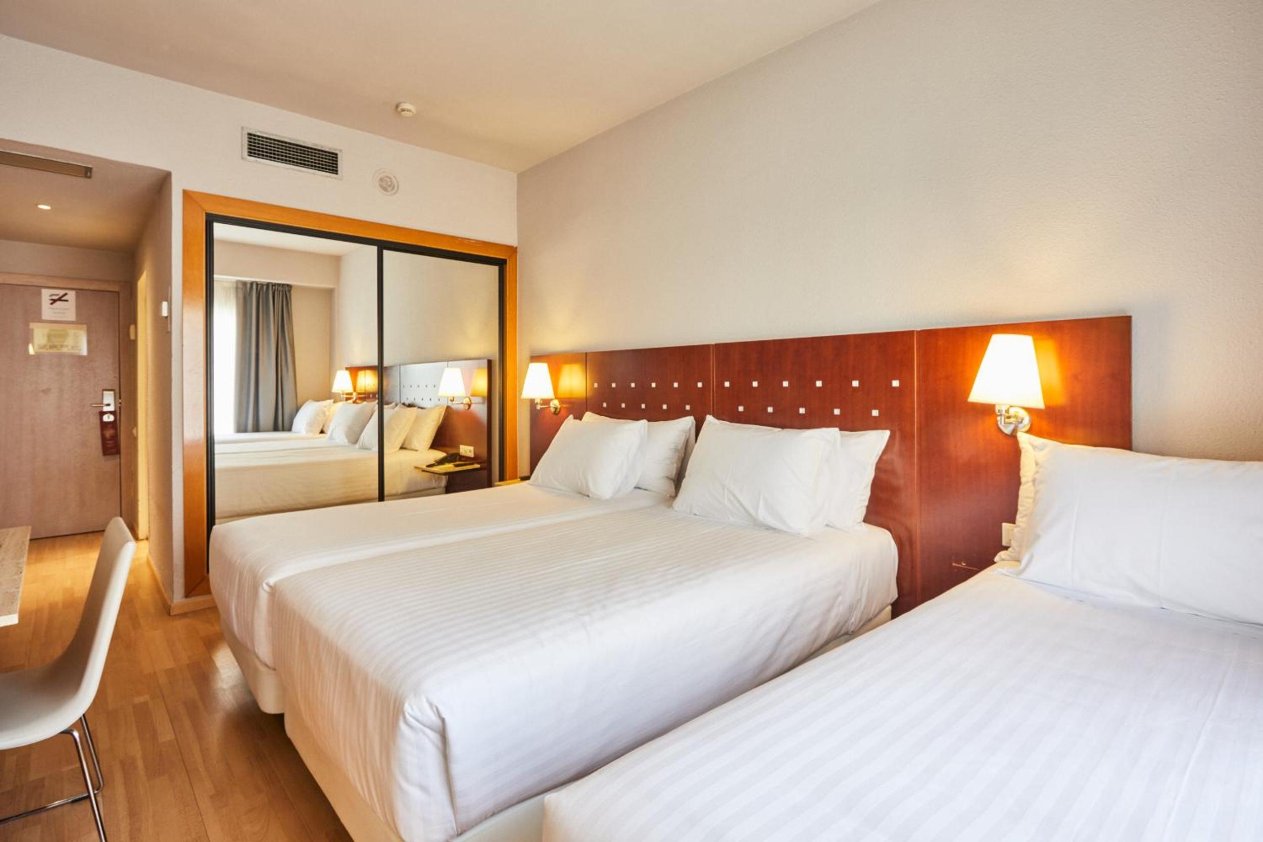 Standard Triple Room - Photo 4