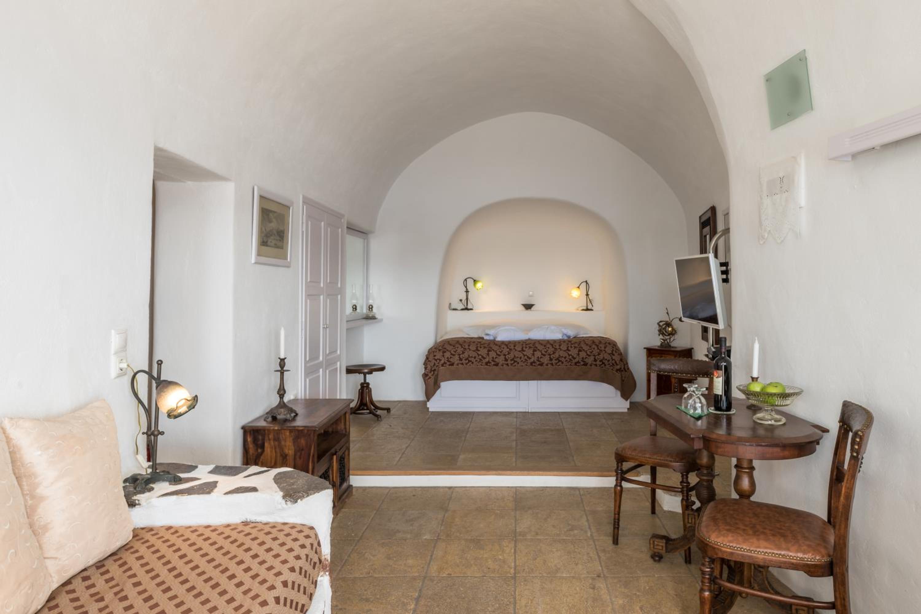 Superior Suite with Private Whirlpool & Caldera View photo 2