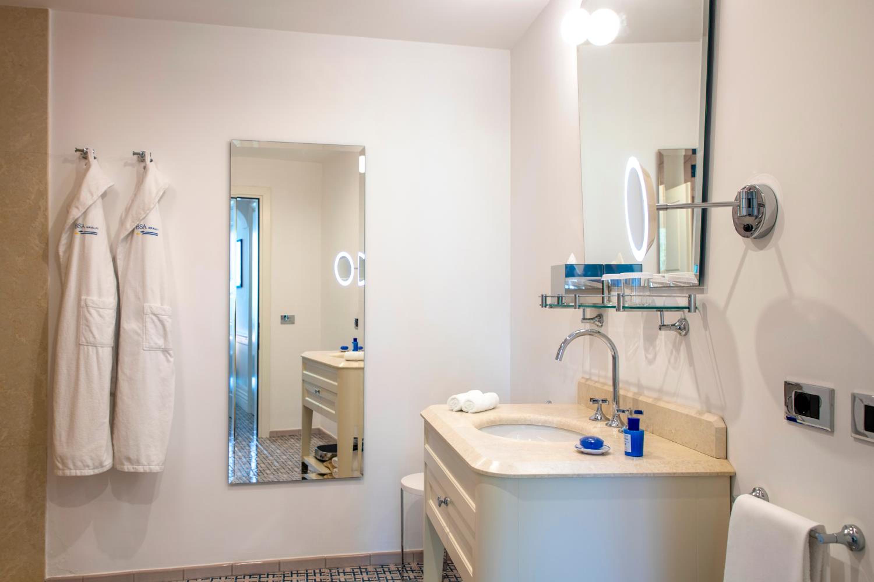 Double or Twin Room - Photo 10