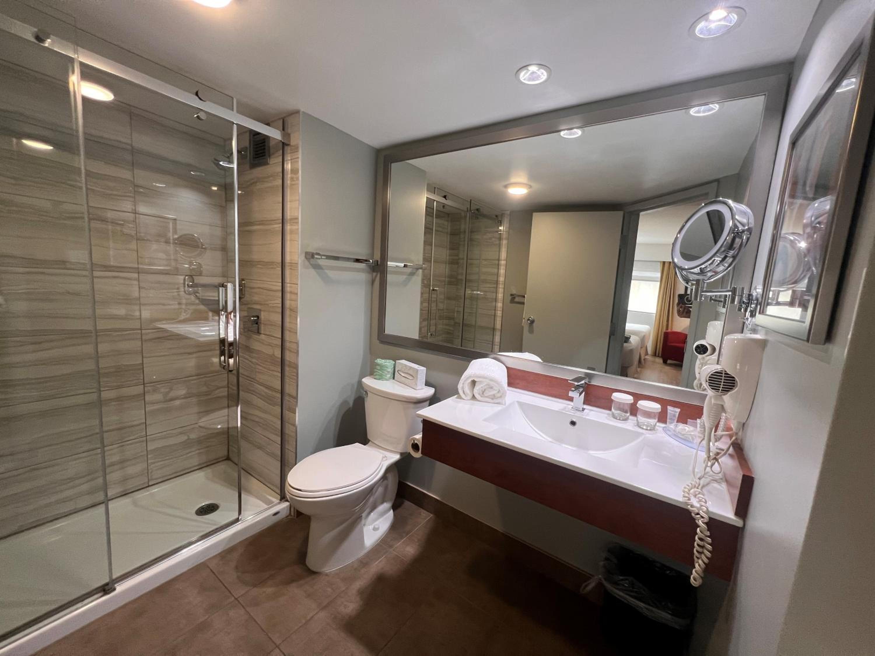 Comfort Room with 2 double beds - Photo 2
