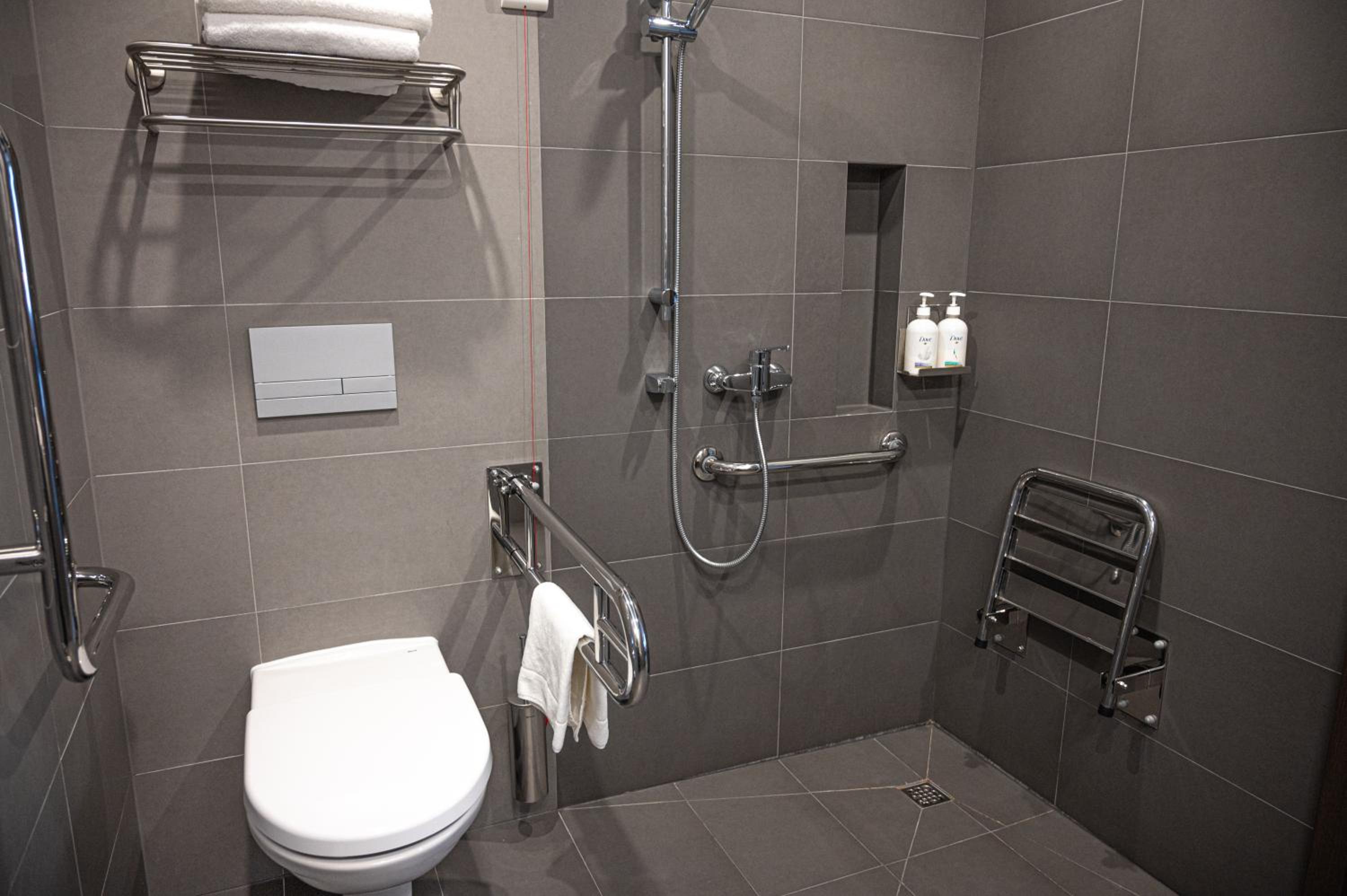Standard King Room - Accessible photo 2