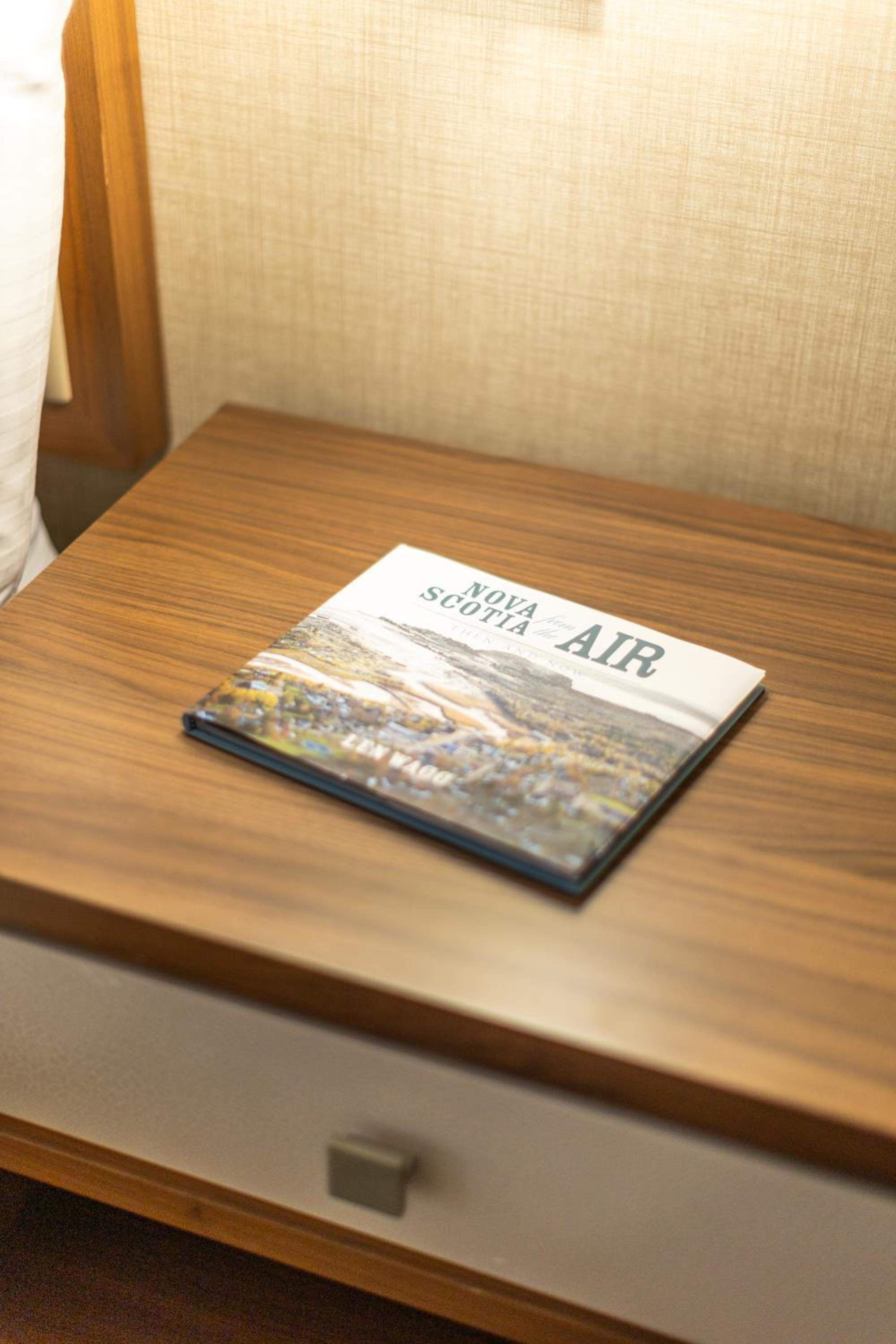 Classic Queen Guestroom - Photo 3