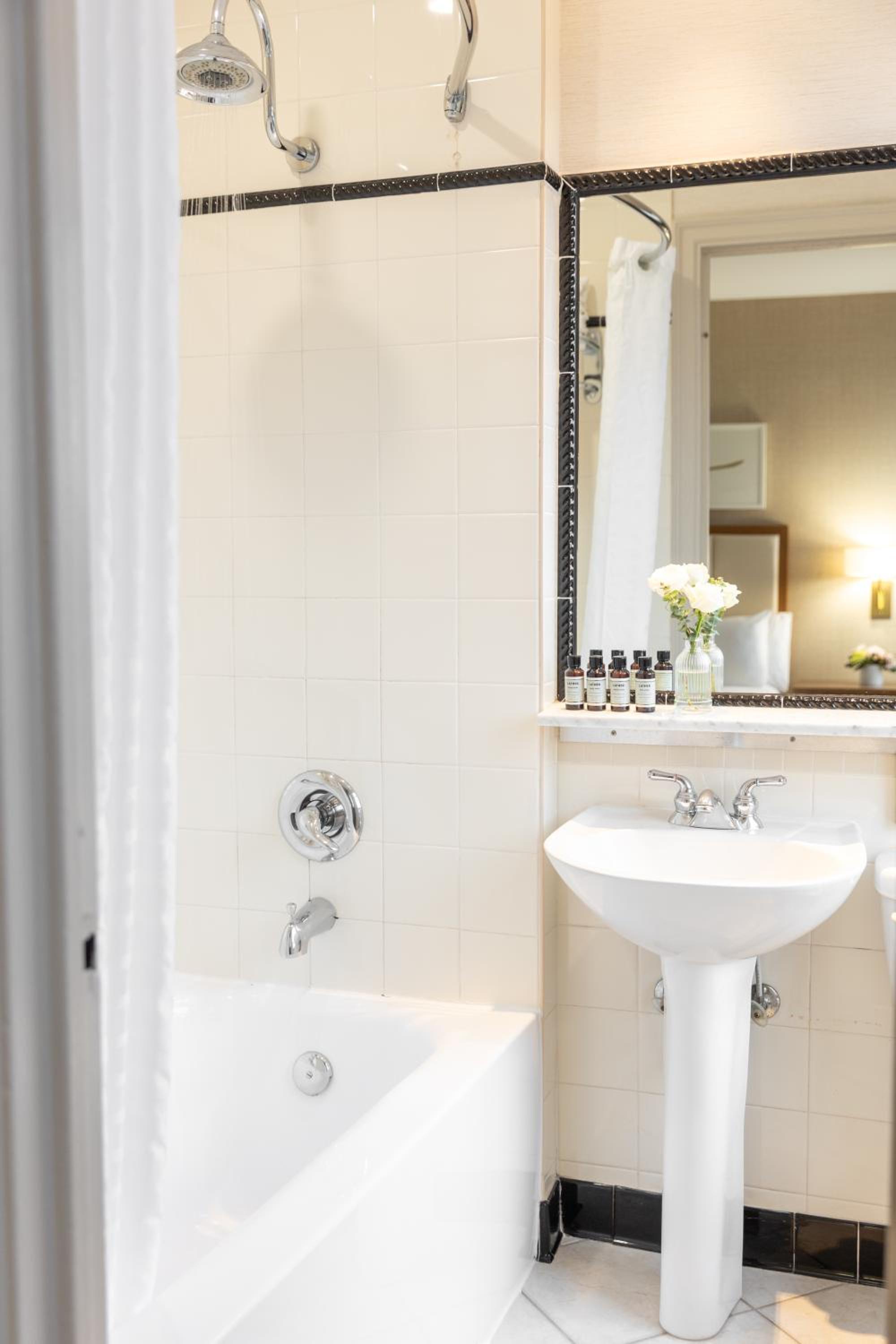 Petite Double Room - Photo 2