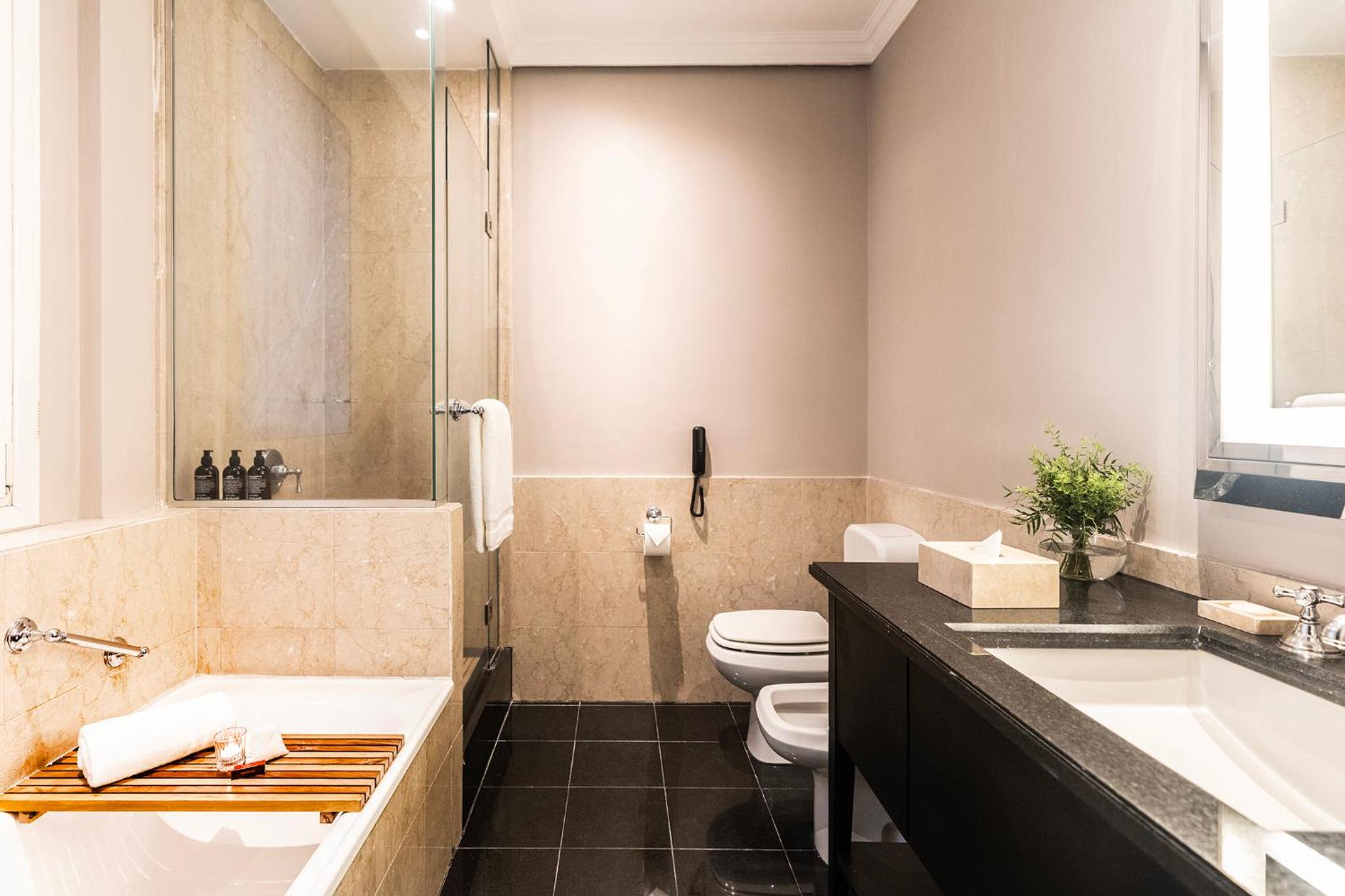 Superior Double Room With City View thumbnail 6