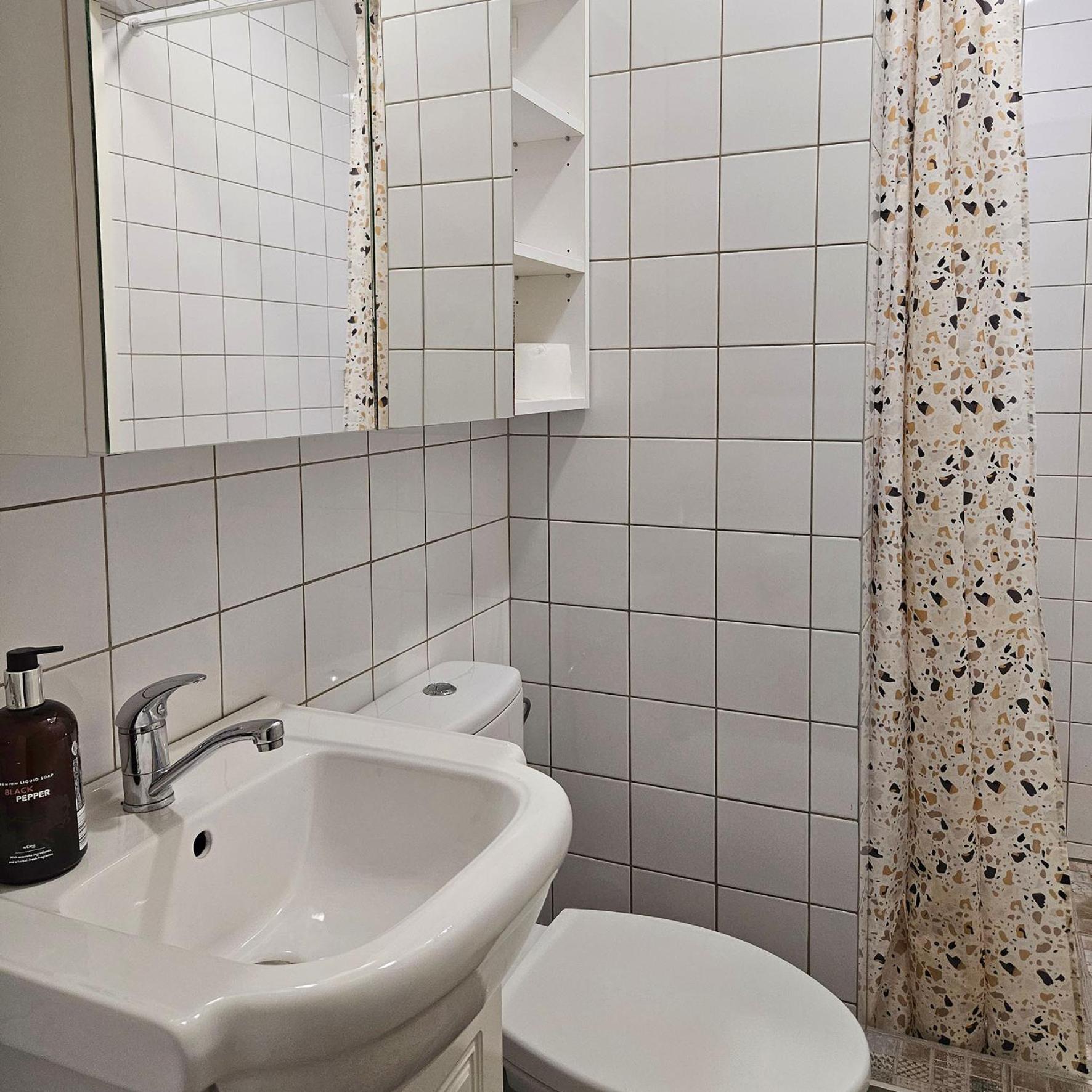 Two-Bedroom House - Photo 13