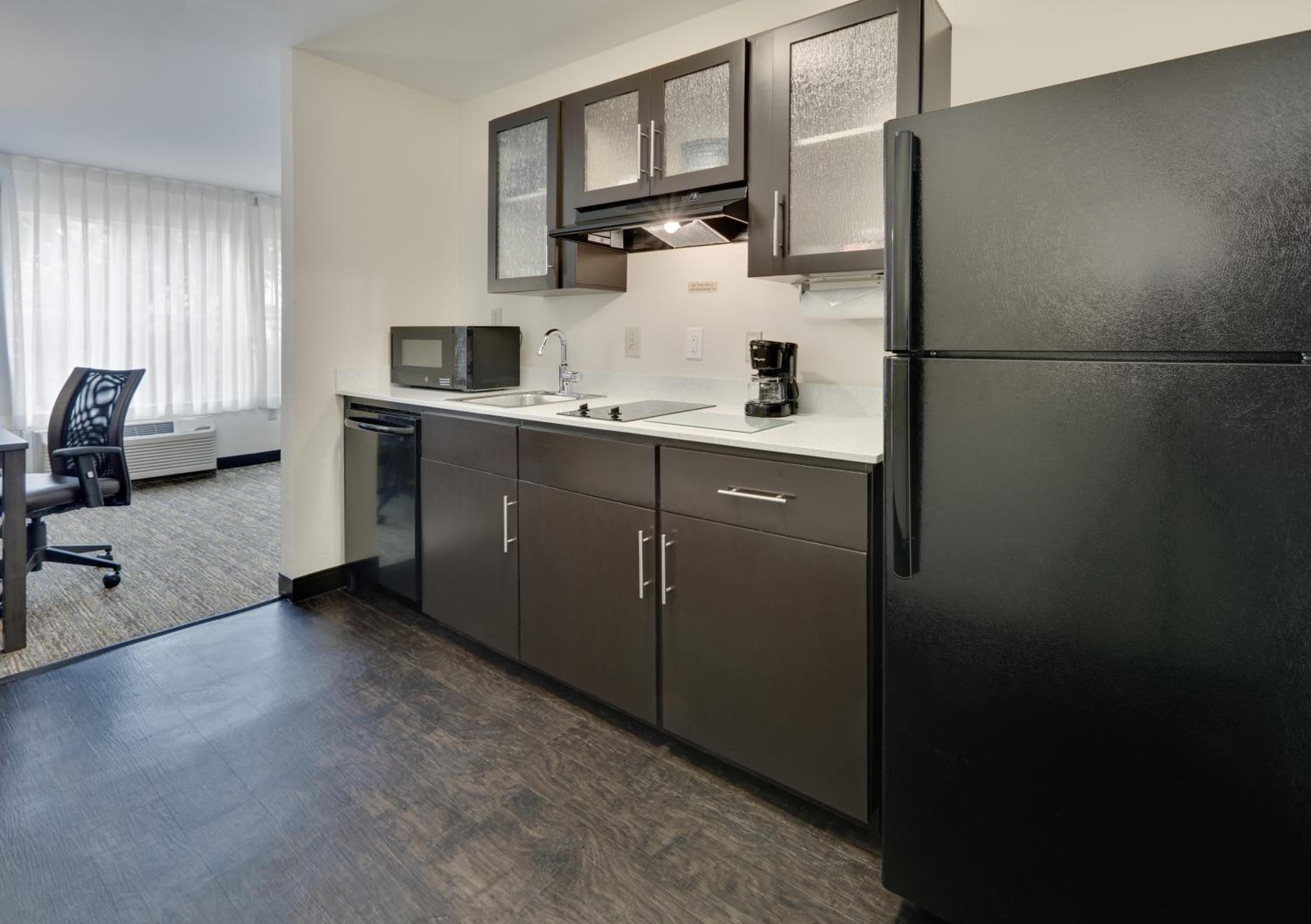 One-Bedroom Suite - Disability Access/Non-Smoking - Photo 2
