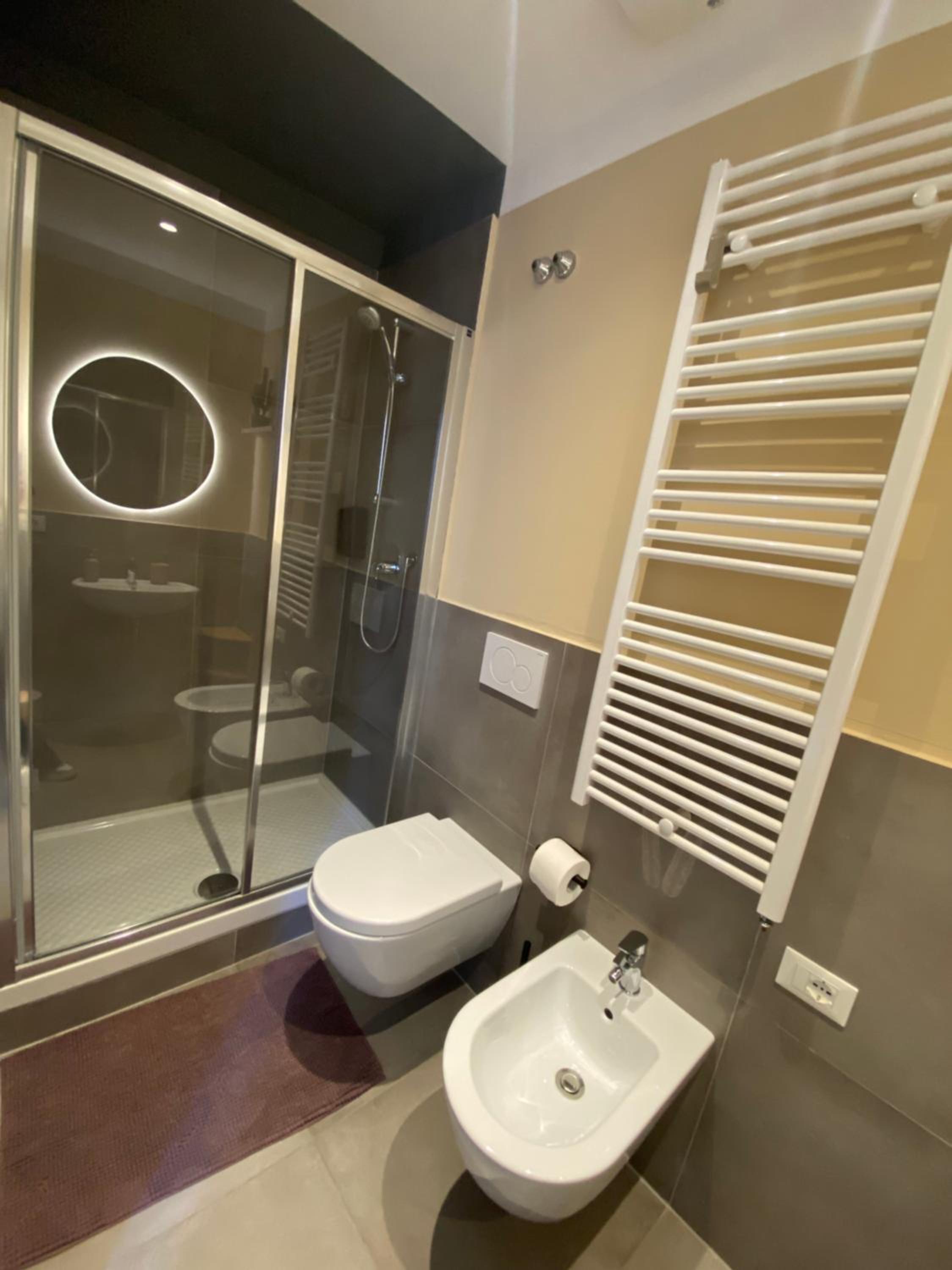 Twin Room with Private Bathroom photo 3