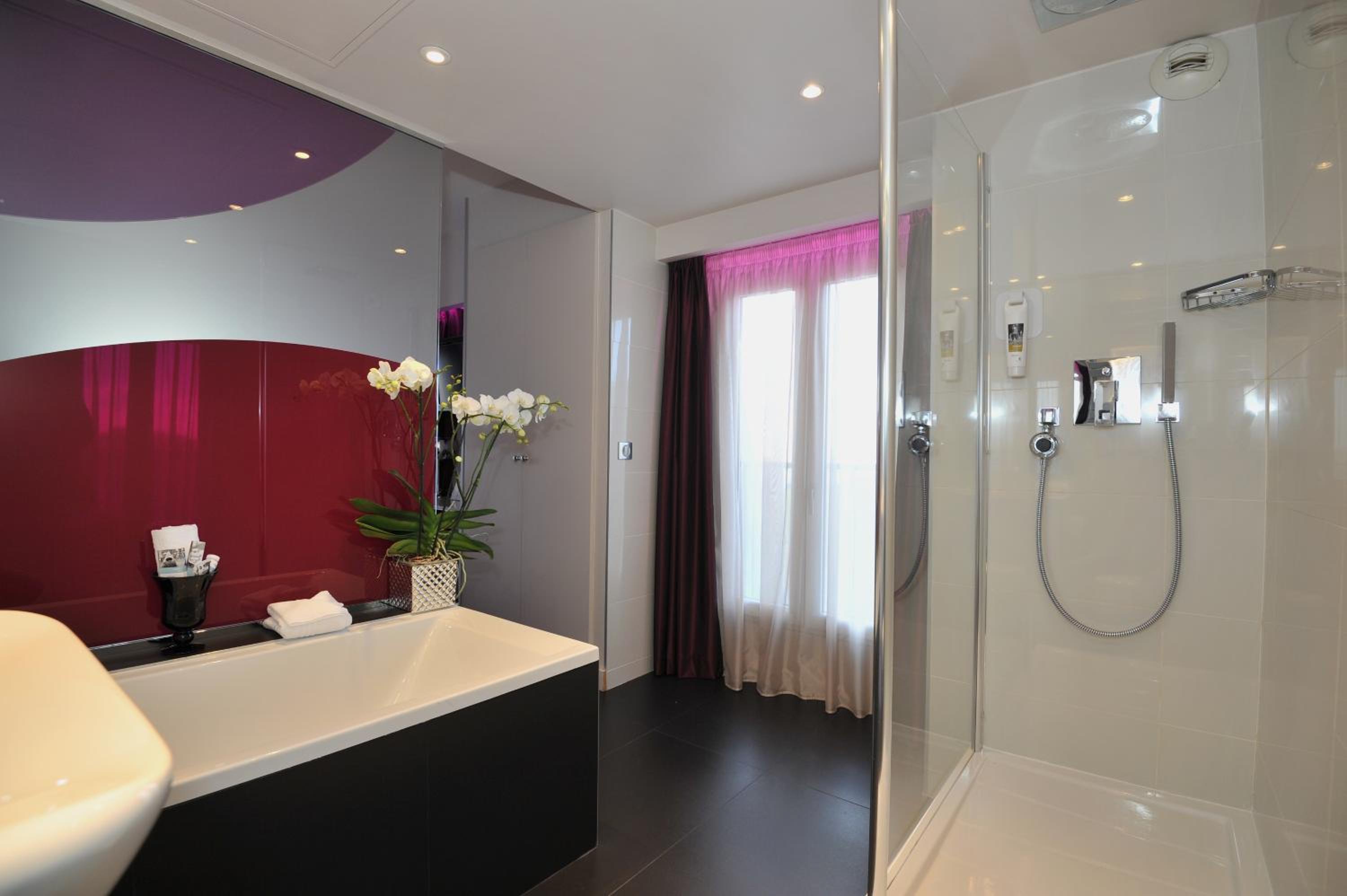 Privilege Room with One Double Bed and View thumbnail 6