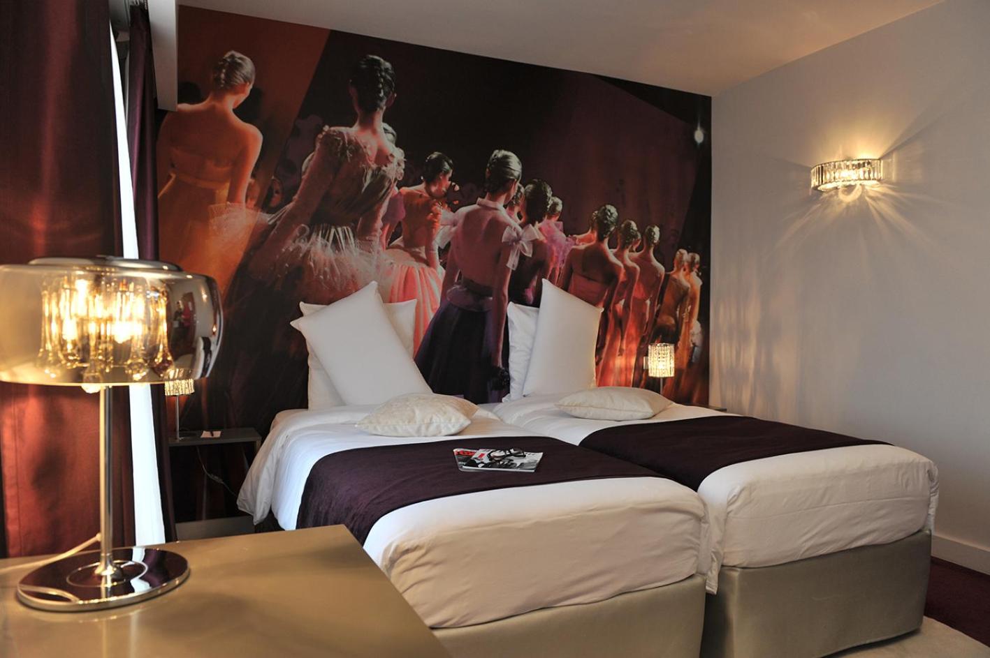 Classic Room with Three Single Beds thumbnail 5