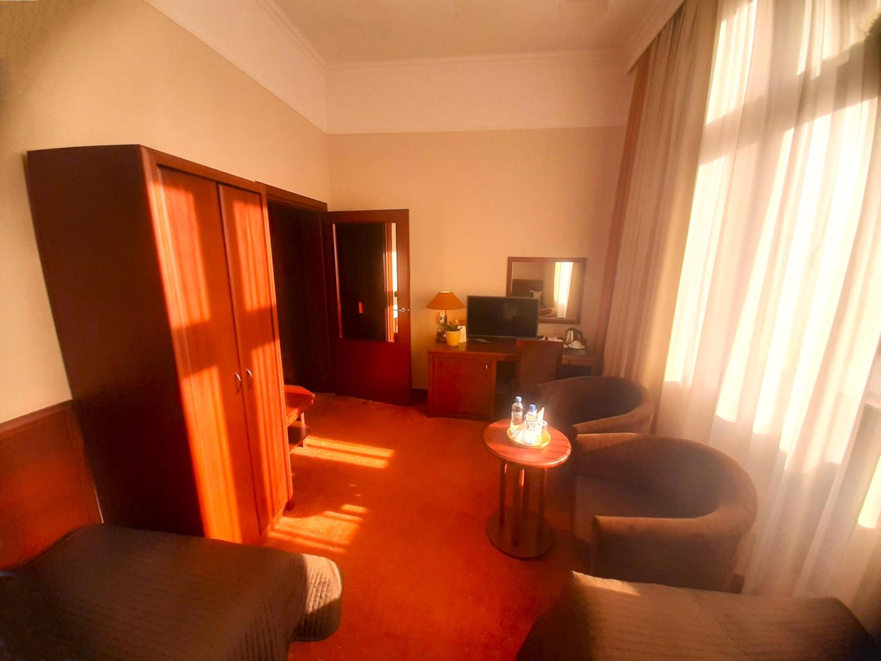 Double Room - Disability Access - Photo 7