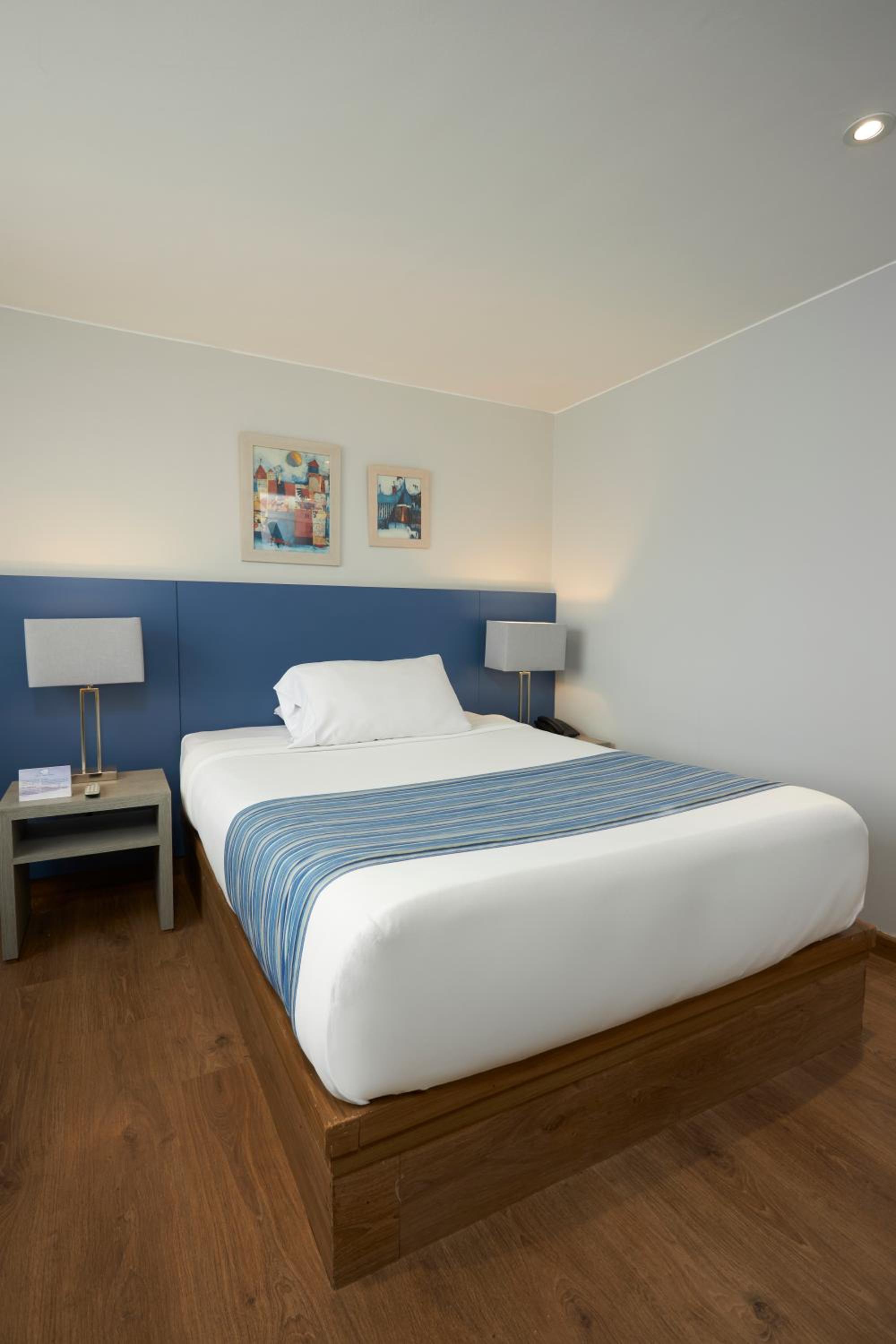 Double Room - Photo 11