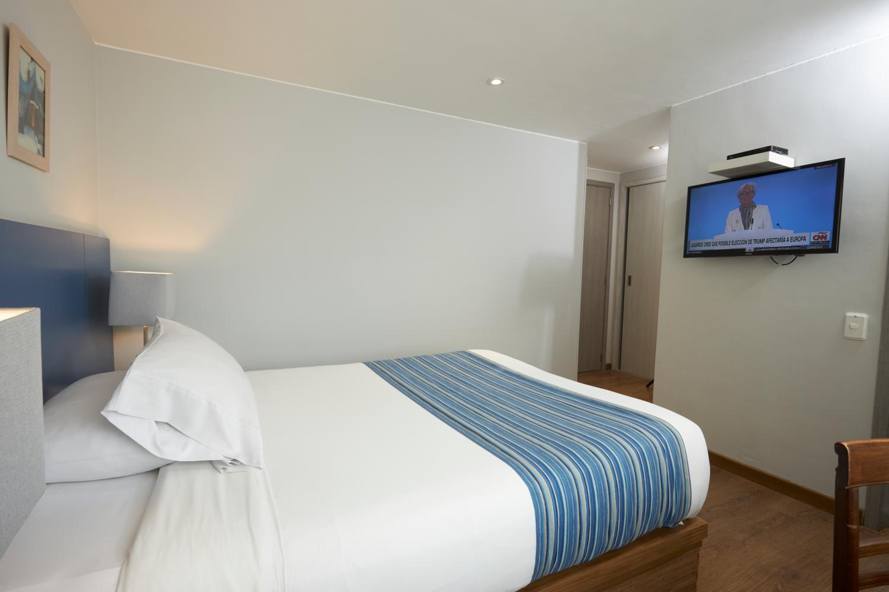 Double Room - Photo 2