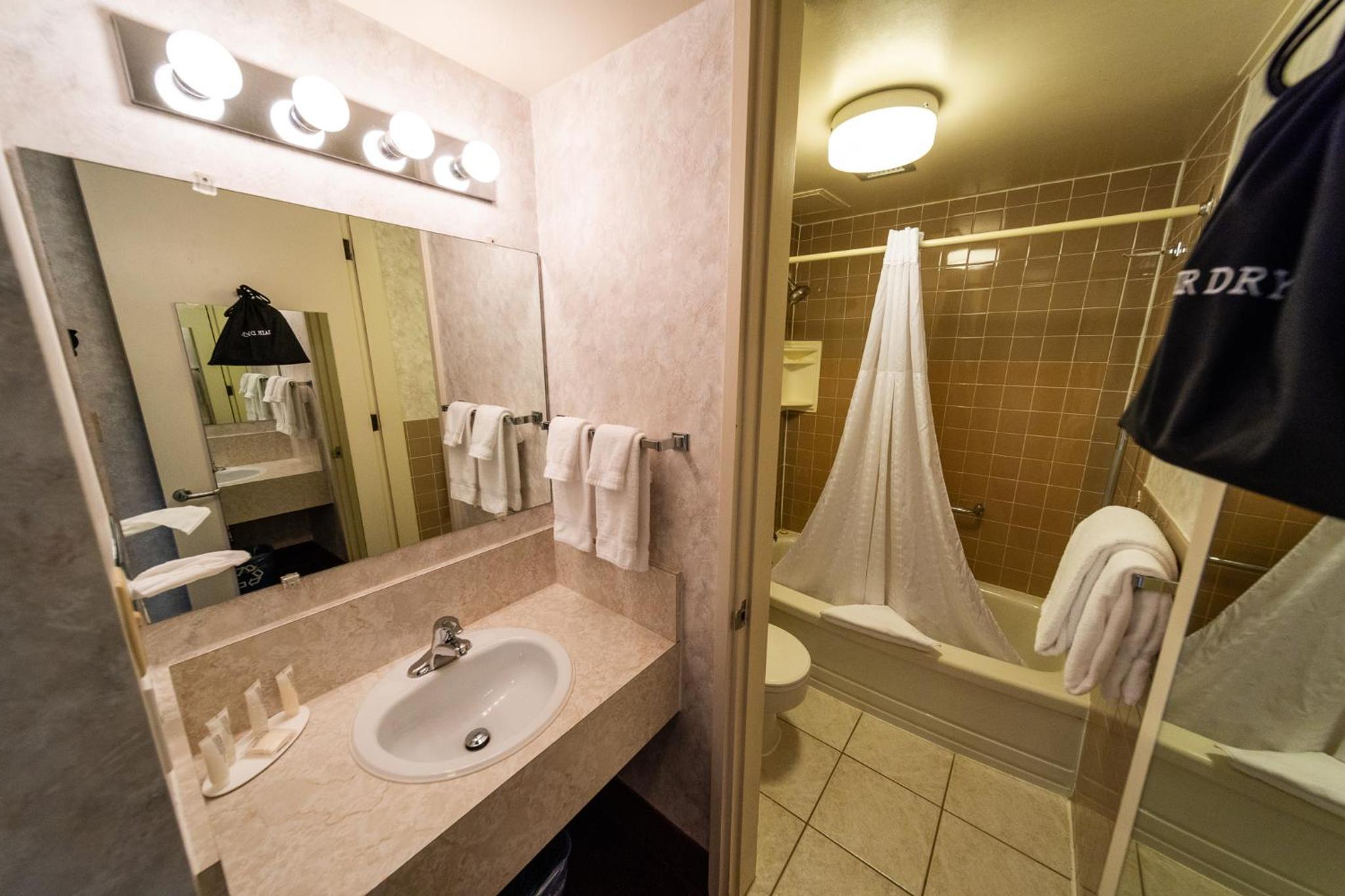 Two Double Beds Room with River View photo 3