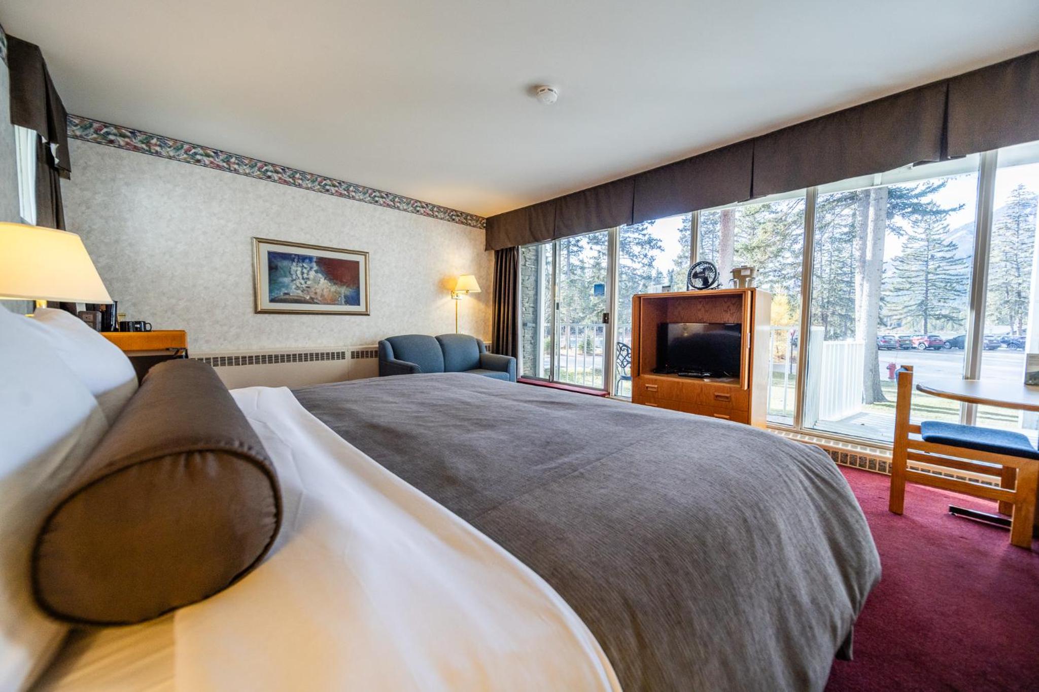 Premium King Room with River View photo 2