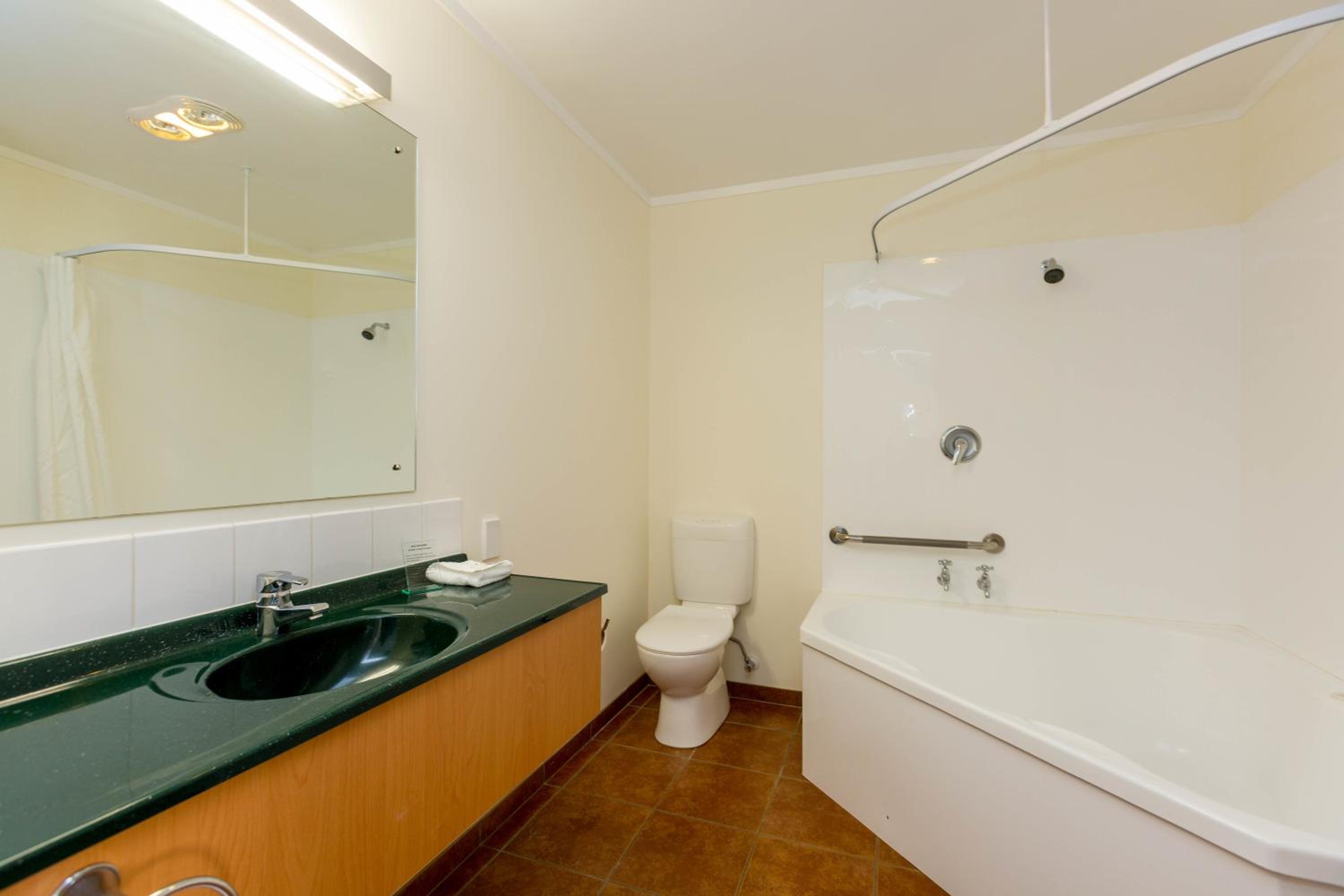 One-Bedroom Apartment - Photo 5