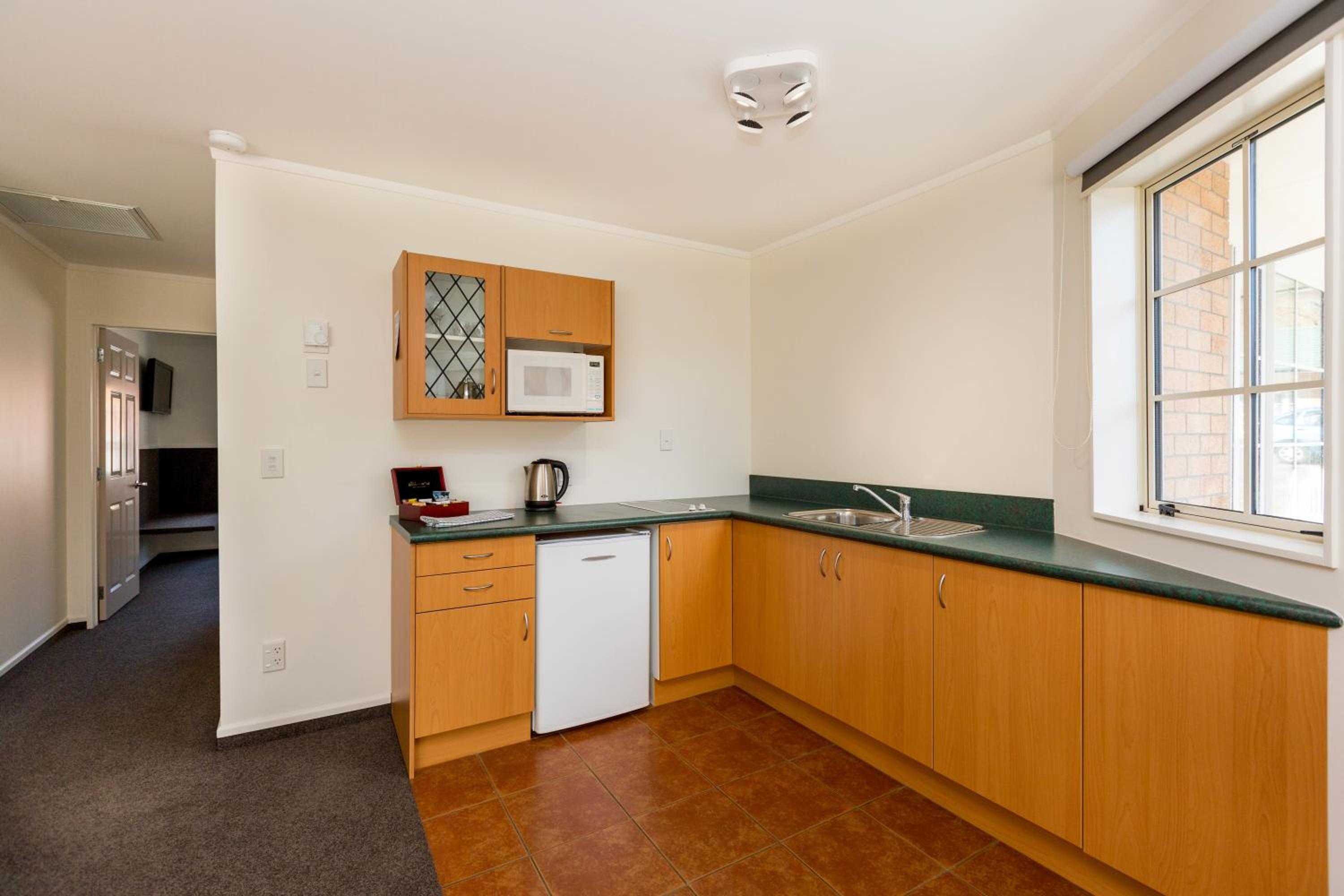 One-Bedroom Apartment - Photo 7