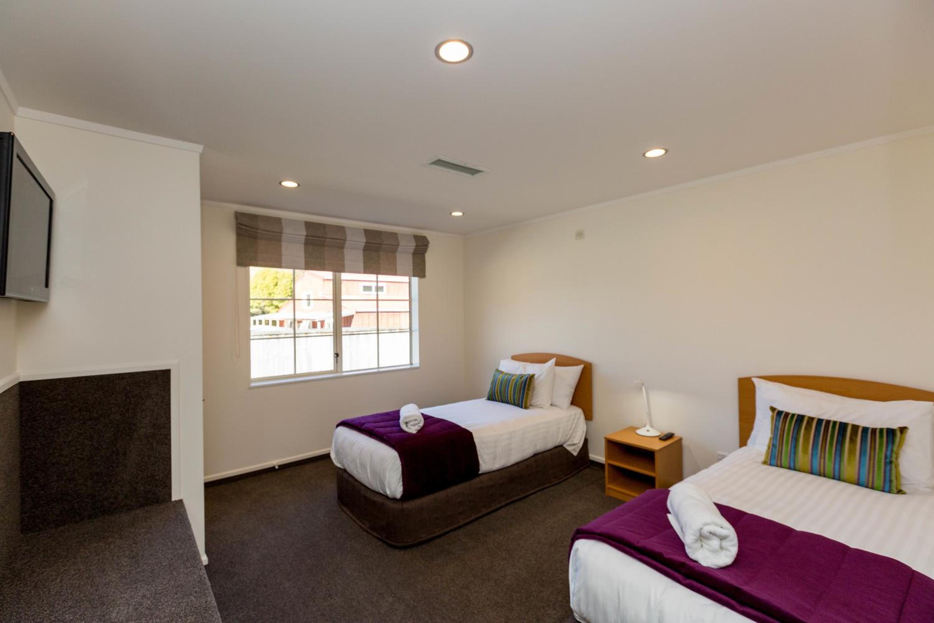 One-Bedroom Apartment - Photo 2